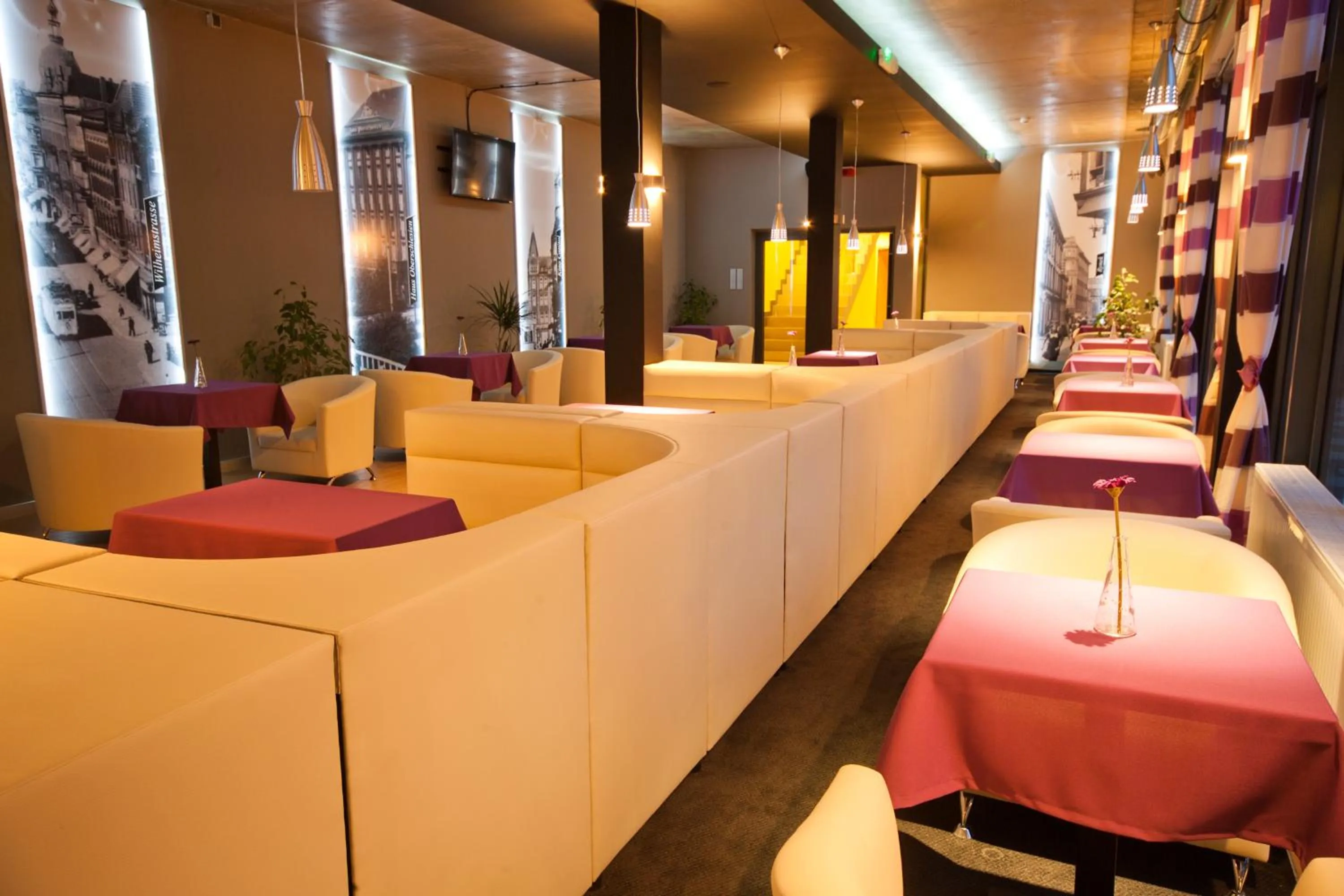 Restaurant/places to eat in Hotel Malinowski Business