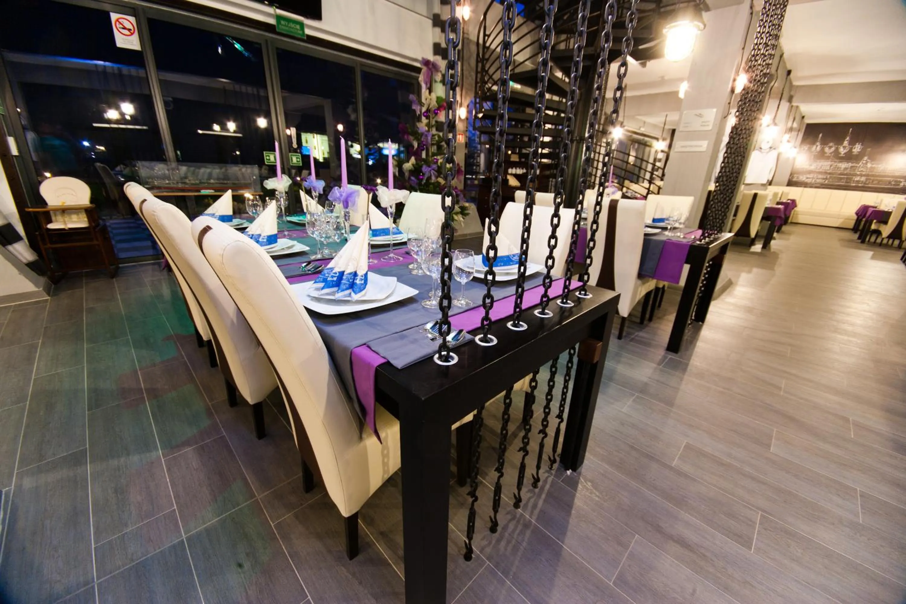 Restaurant/places to eat in Hotel Malinowski Business