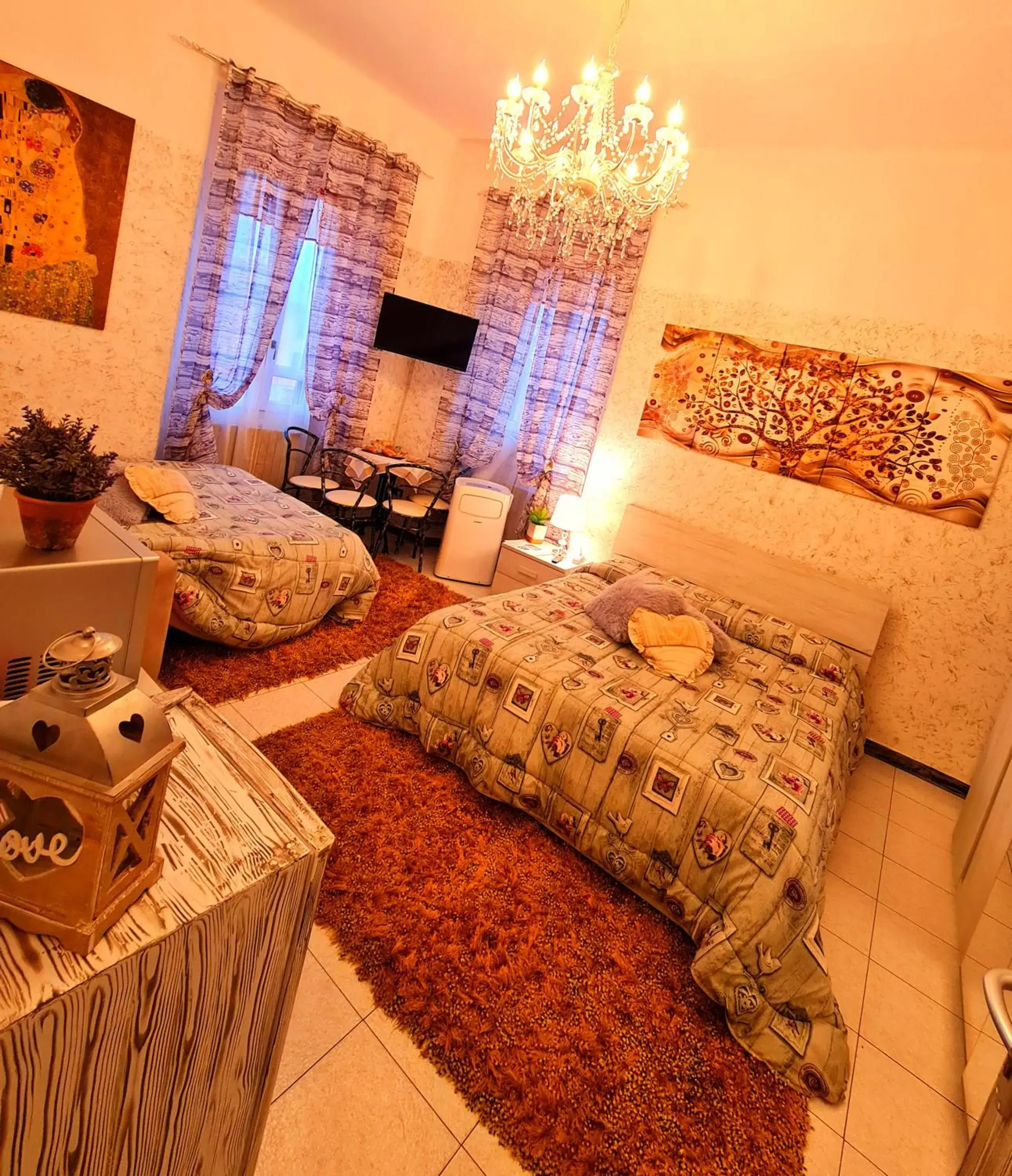 Economy Quadruple Room with Shared Bathroom in shabby chic Economy Quadruple Room with Shared Bathroom in shabby chic