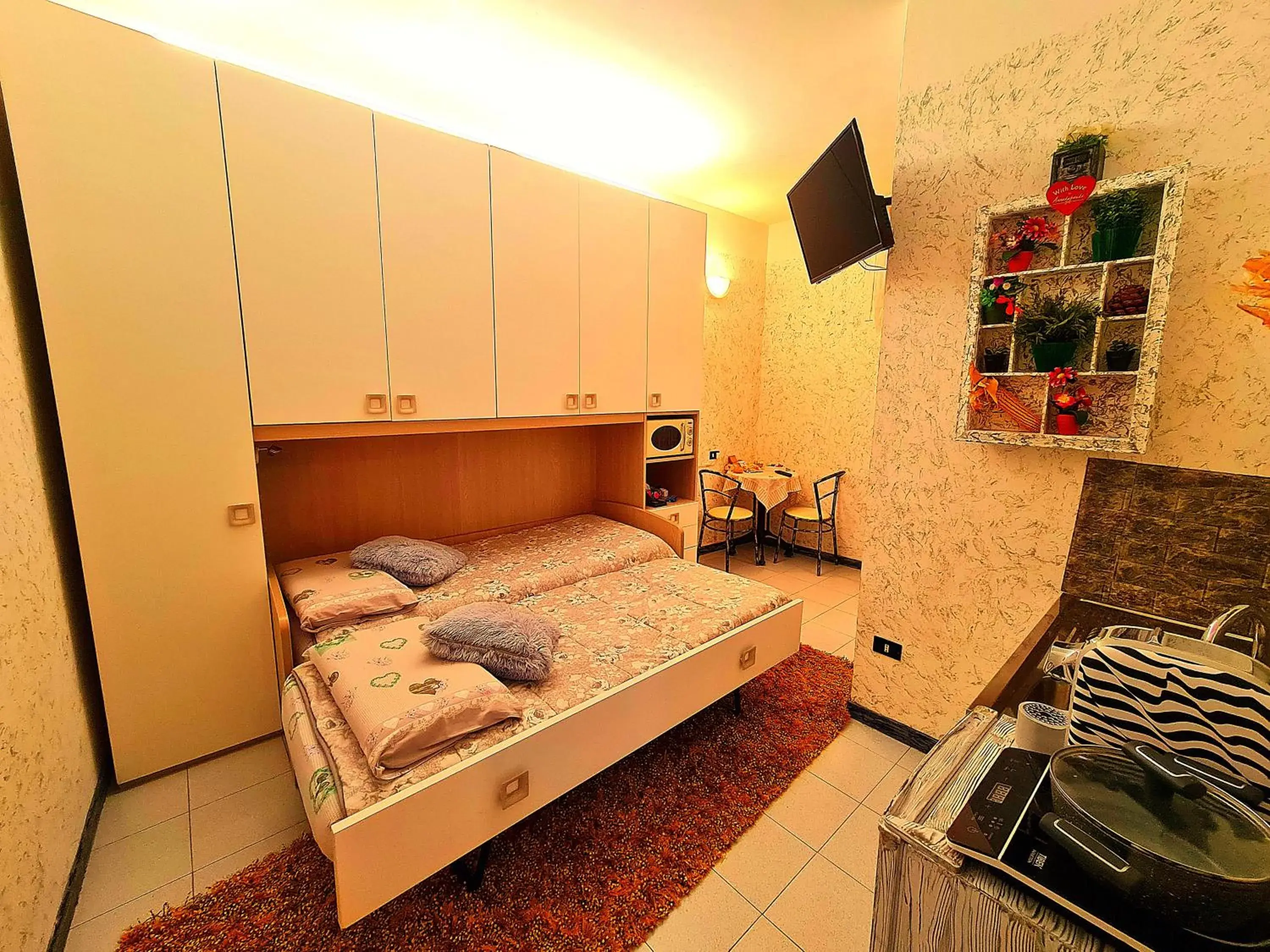 Budget Twin Room in shabby chic Budget Twin Room in shabby chic