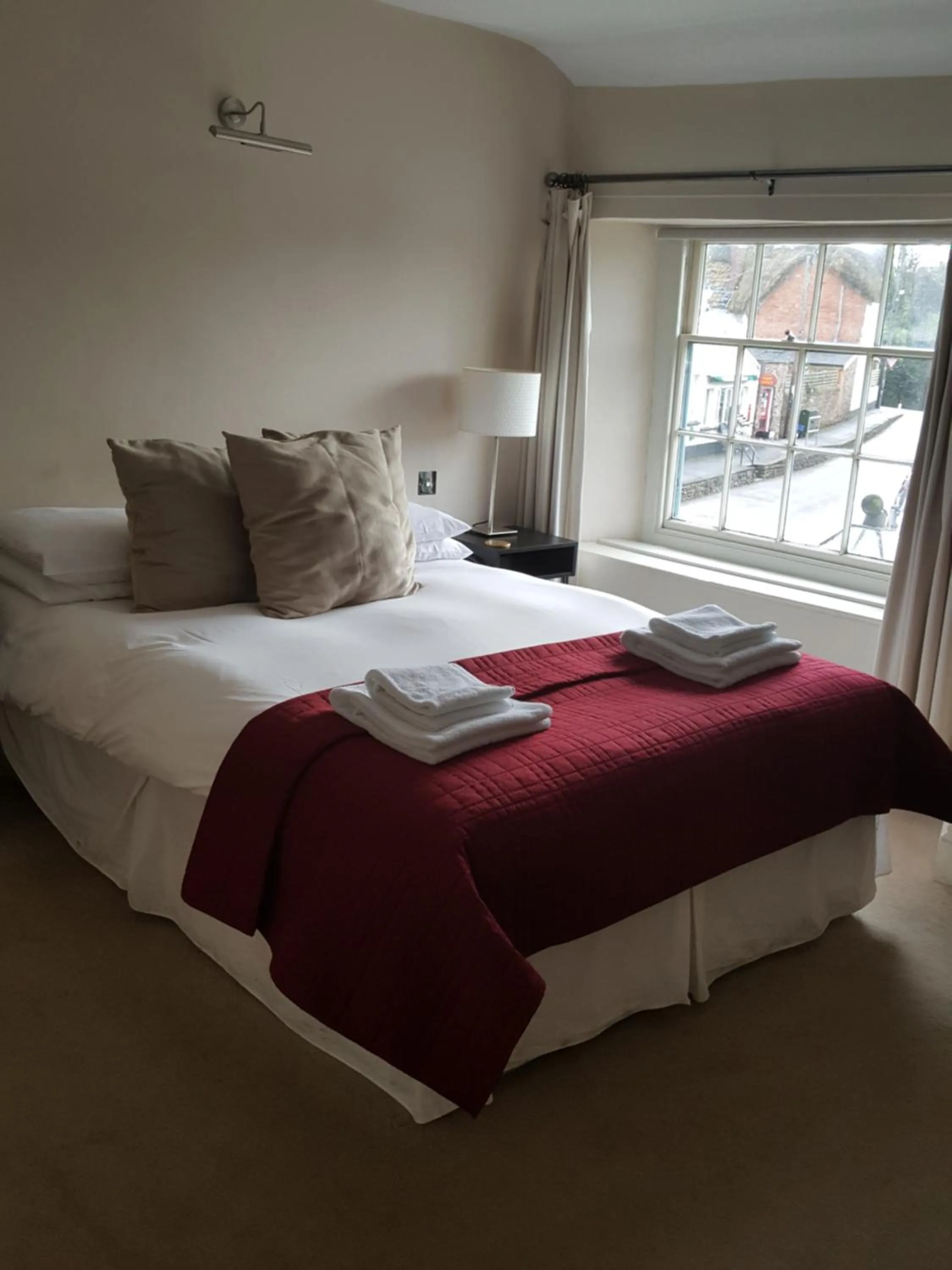 Street view, Bed in The Lamb Inn