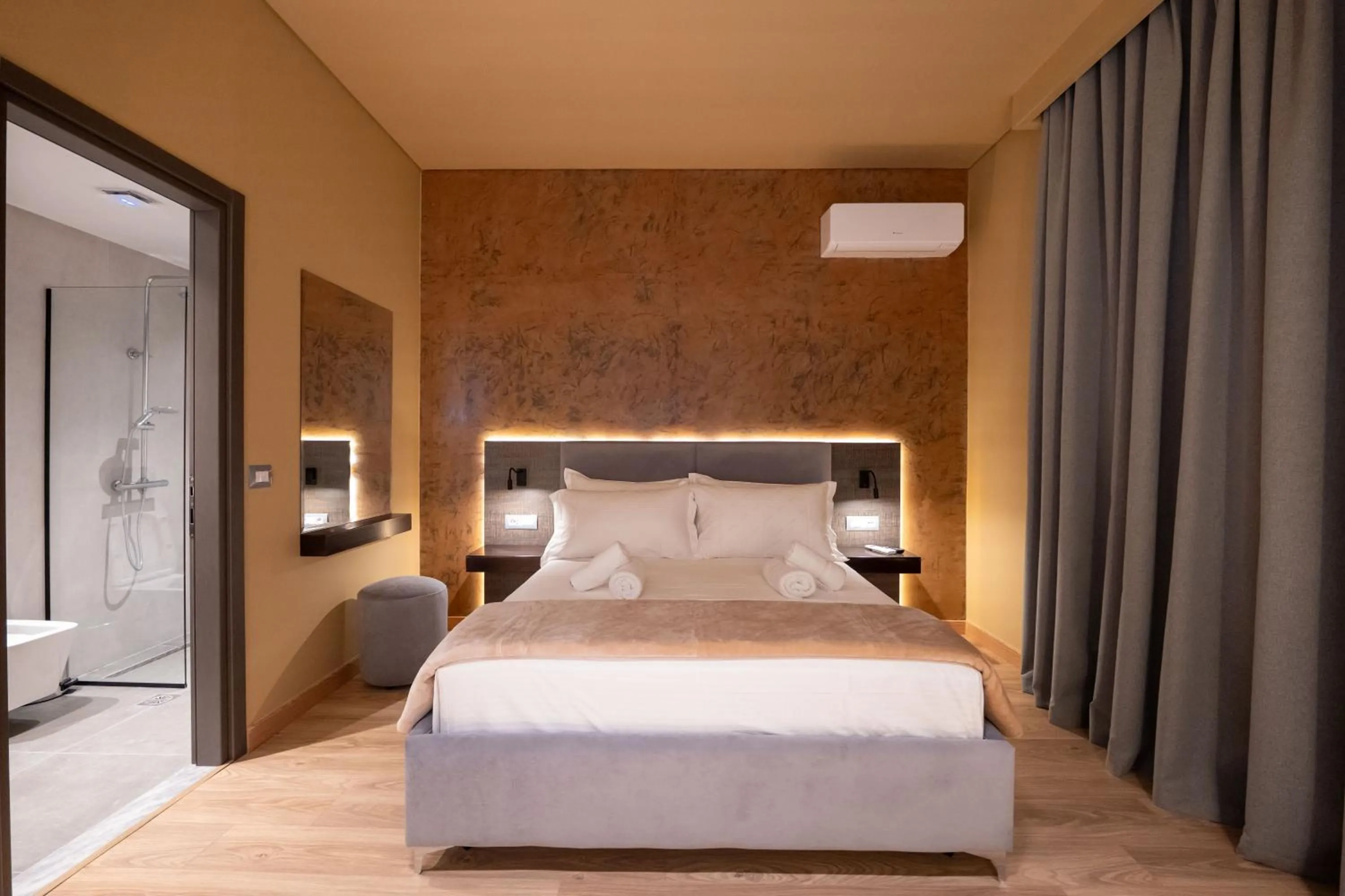 Bed in Hotel Piramida