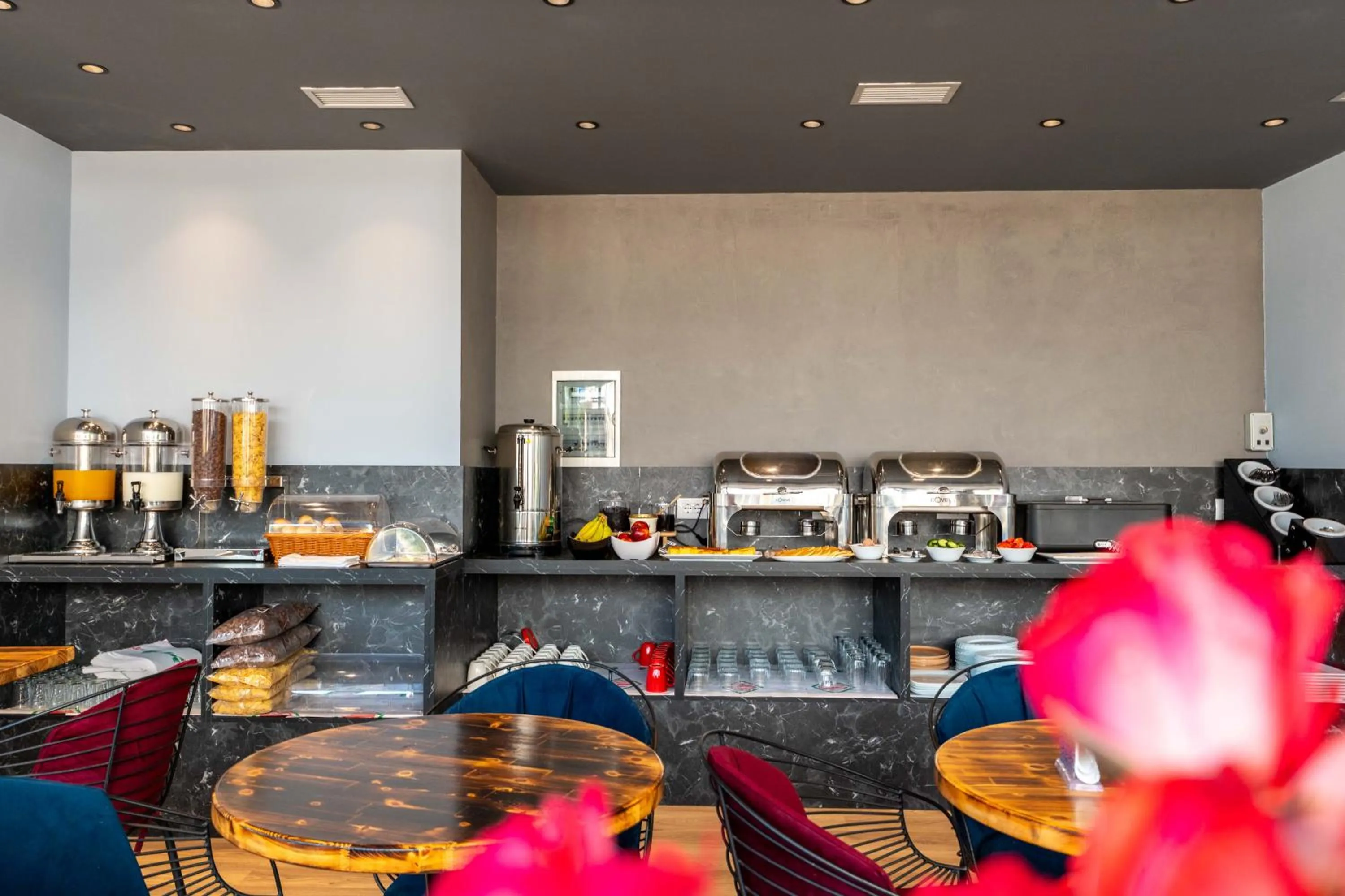 Buffet breakfast in Hotel Piramida