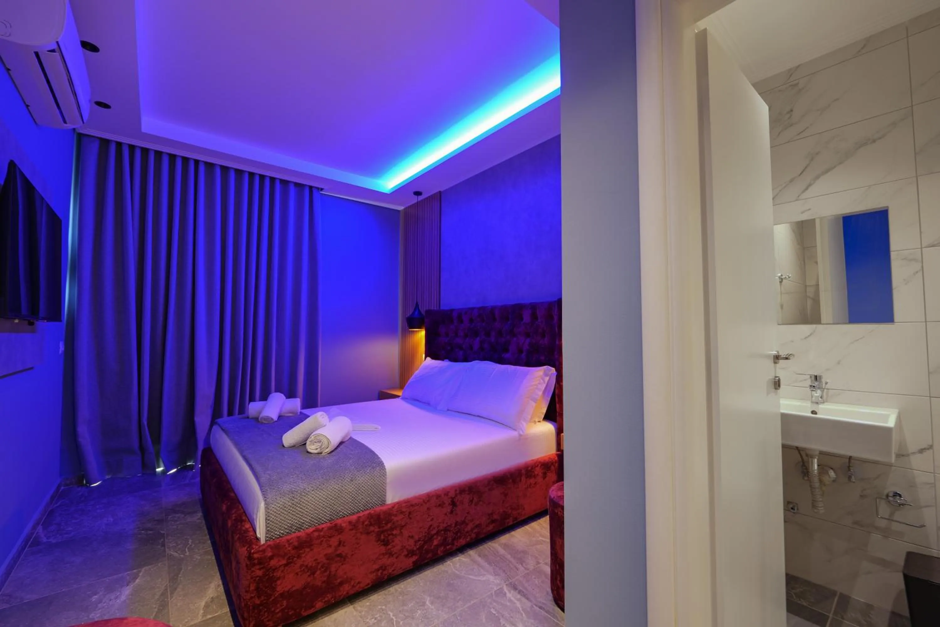 Bed in Hotel Piramida