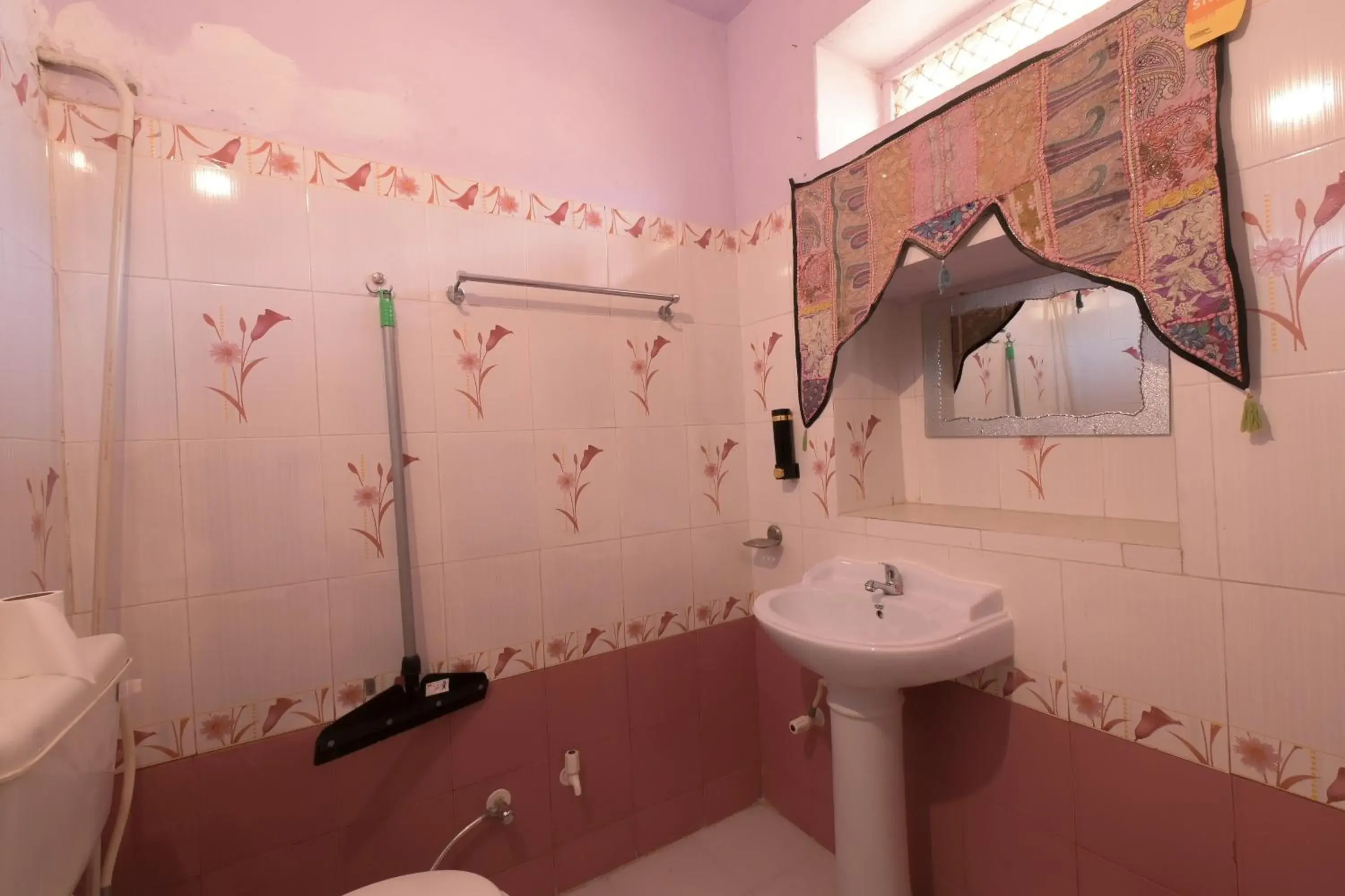 Bathroom in Hotel Renuka Bathroom in Hotel Renuka