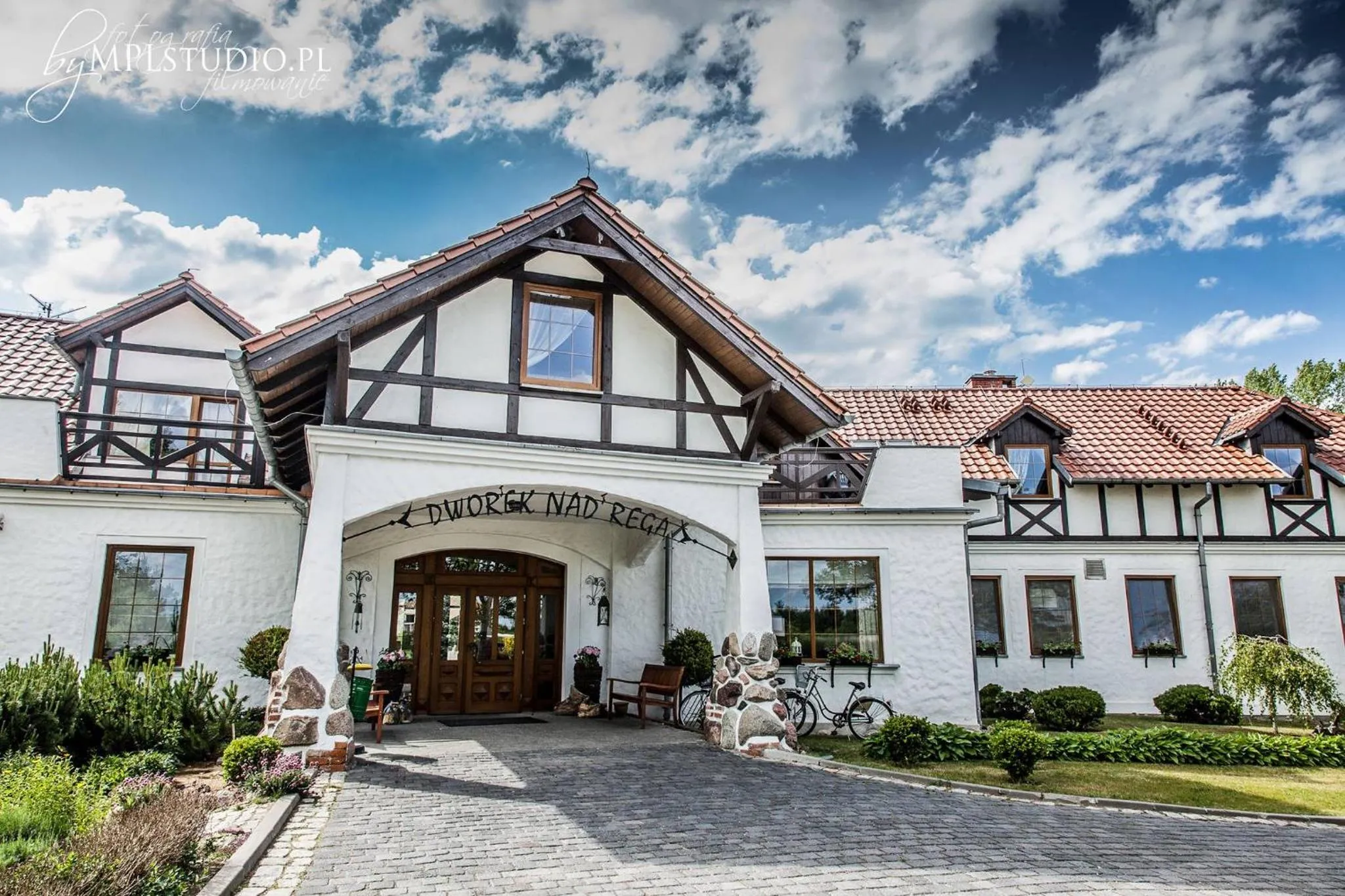 Property building in Hotel Dworek nad Regą