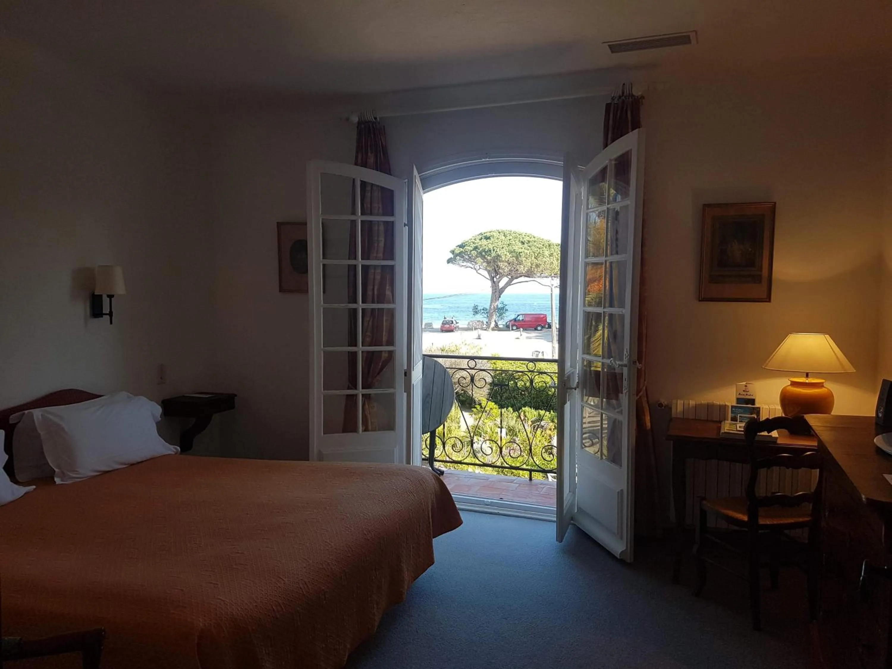 Bed in Hôtel Saint Andre