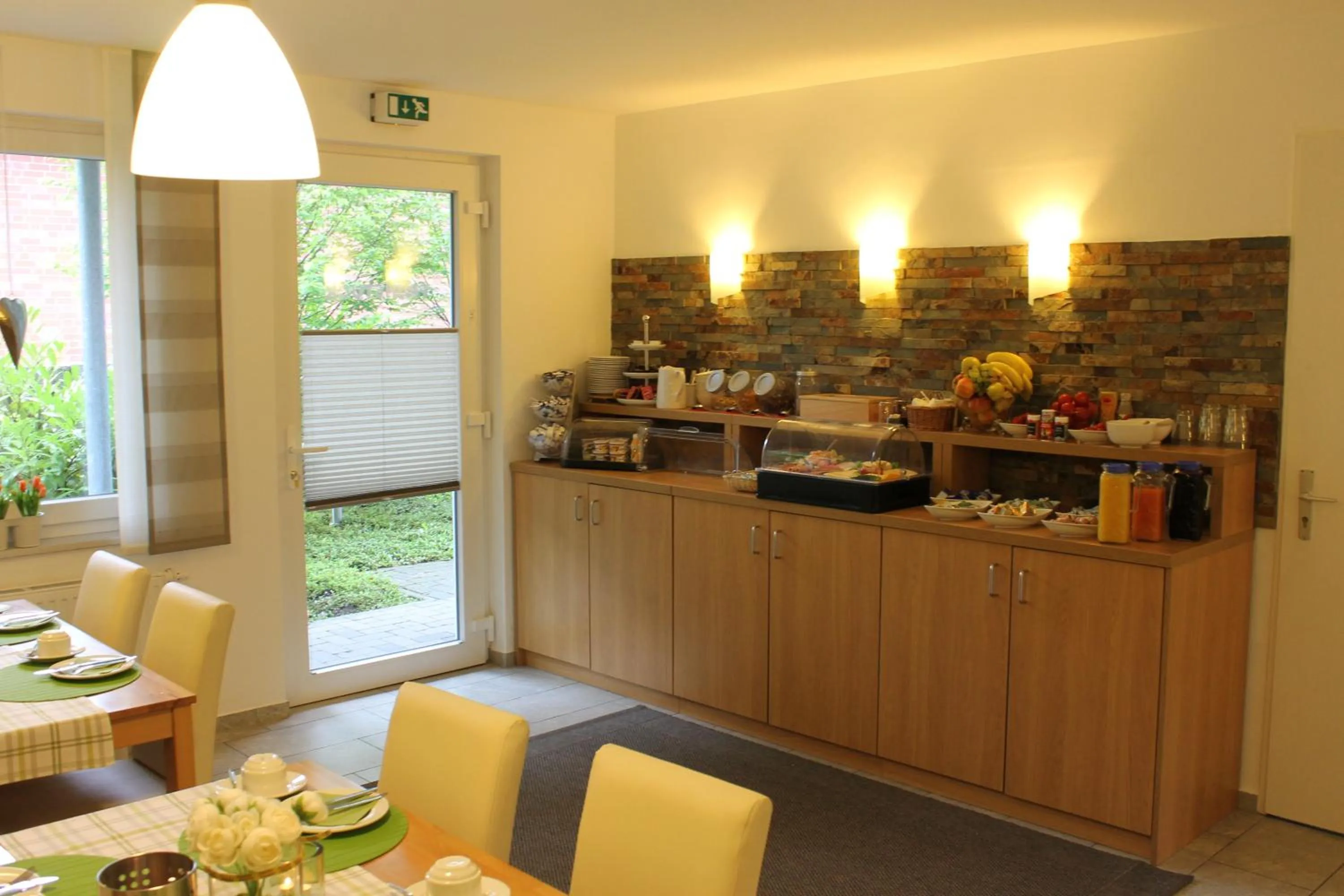 Restaurant/places to eat in Pur Hotel