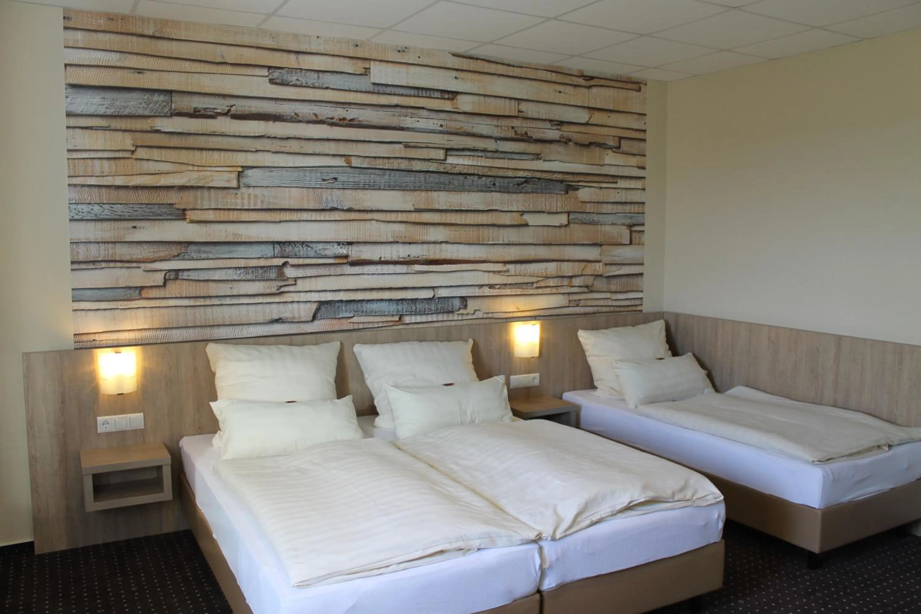 Photo of the whole room, Bed in Pur Hotel