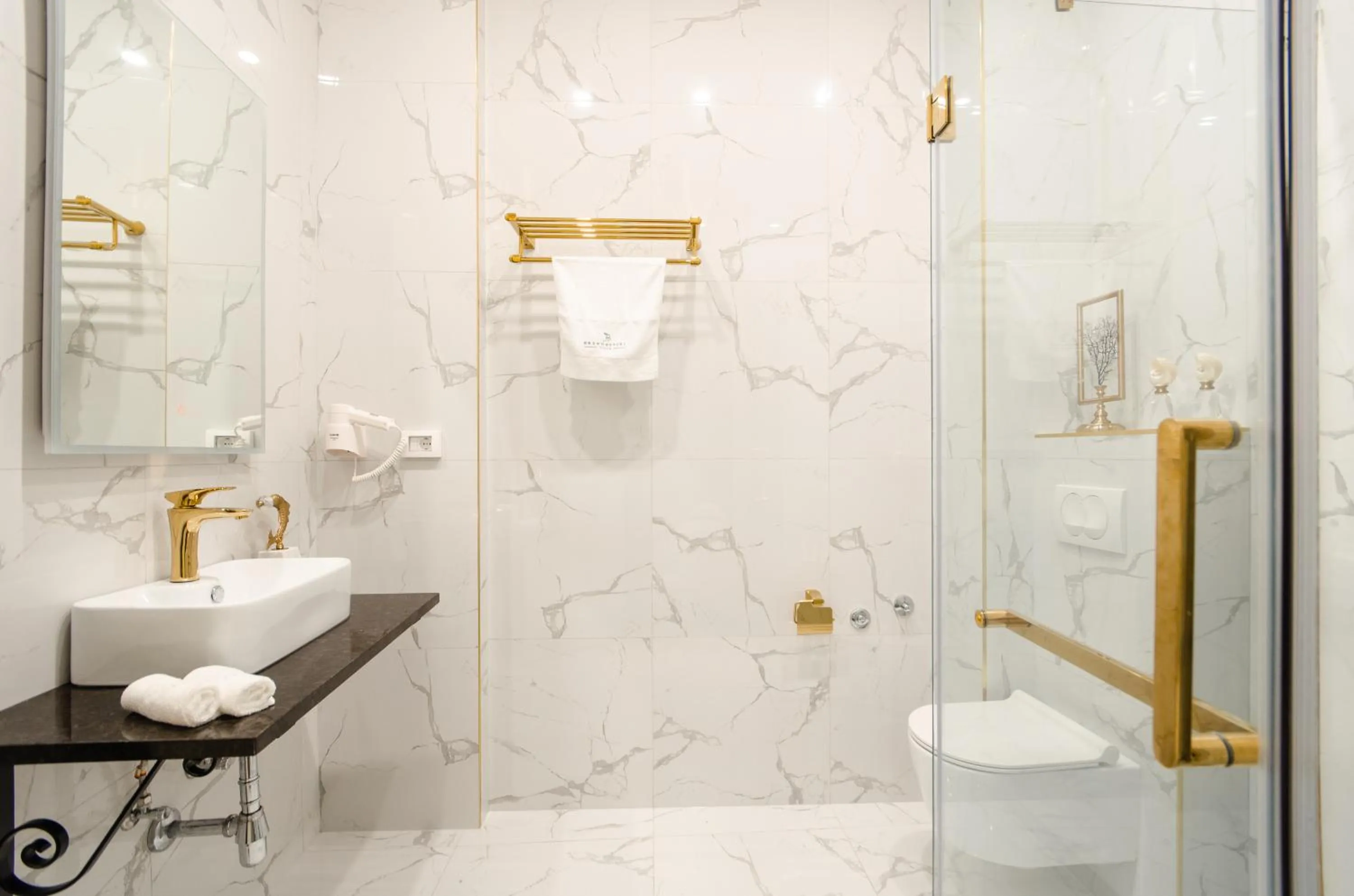 Shower in Villa Brandestini