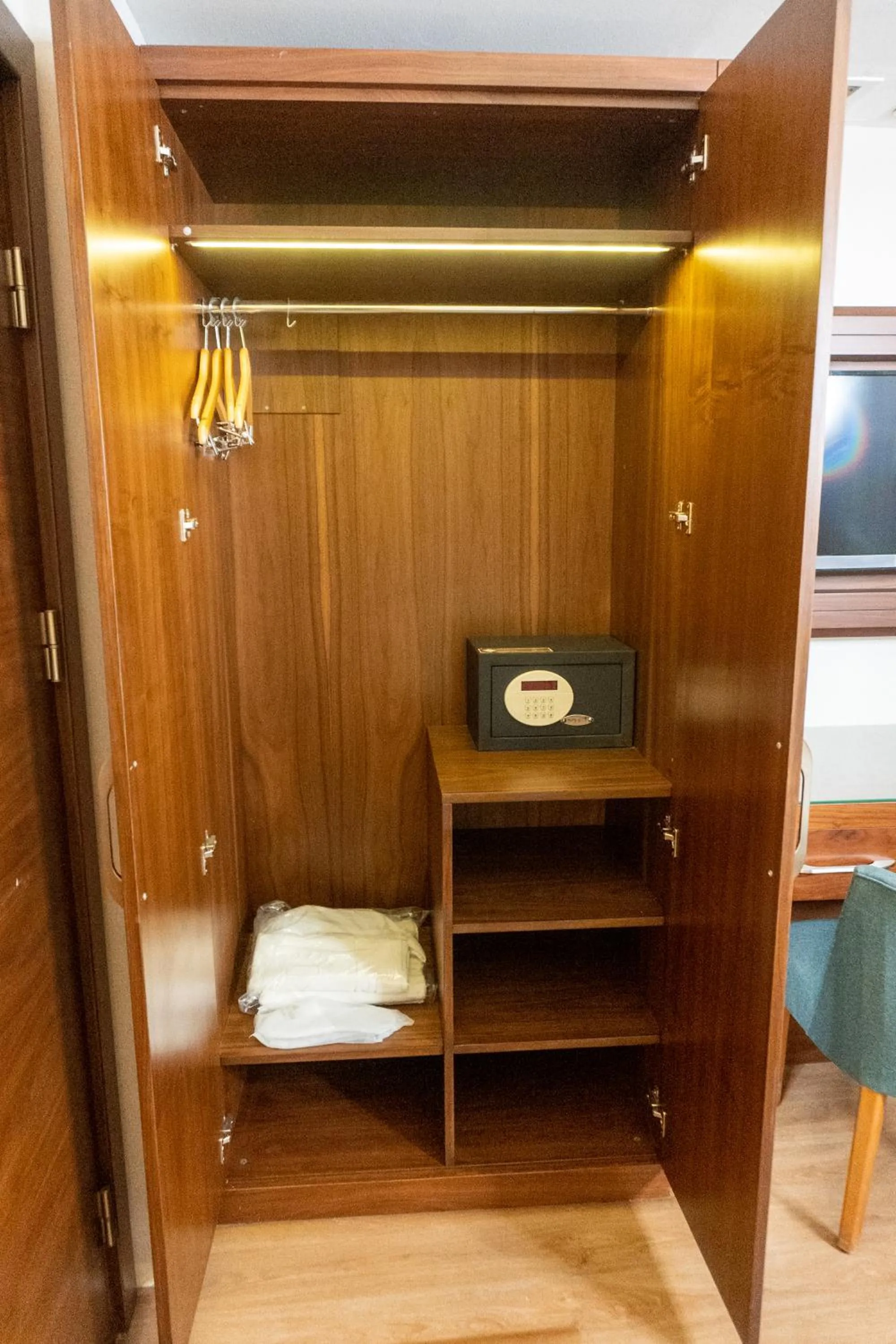 safe, Bed in Long Stay İstanbul Hotel