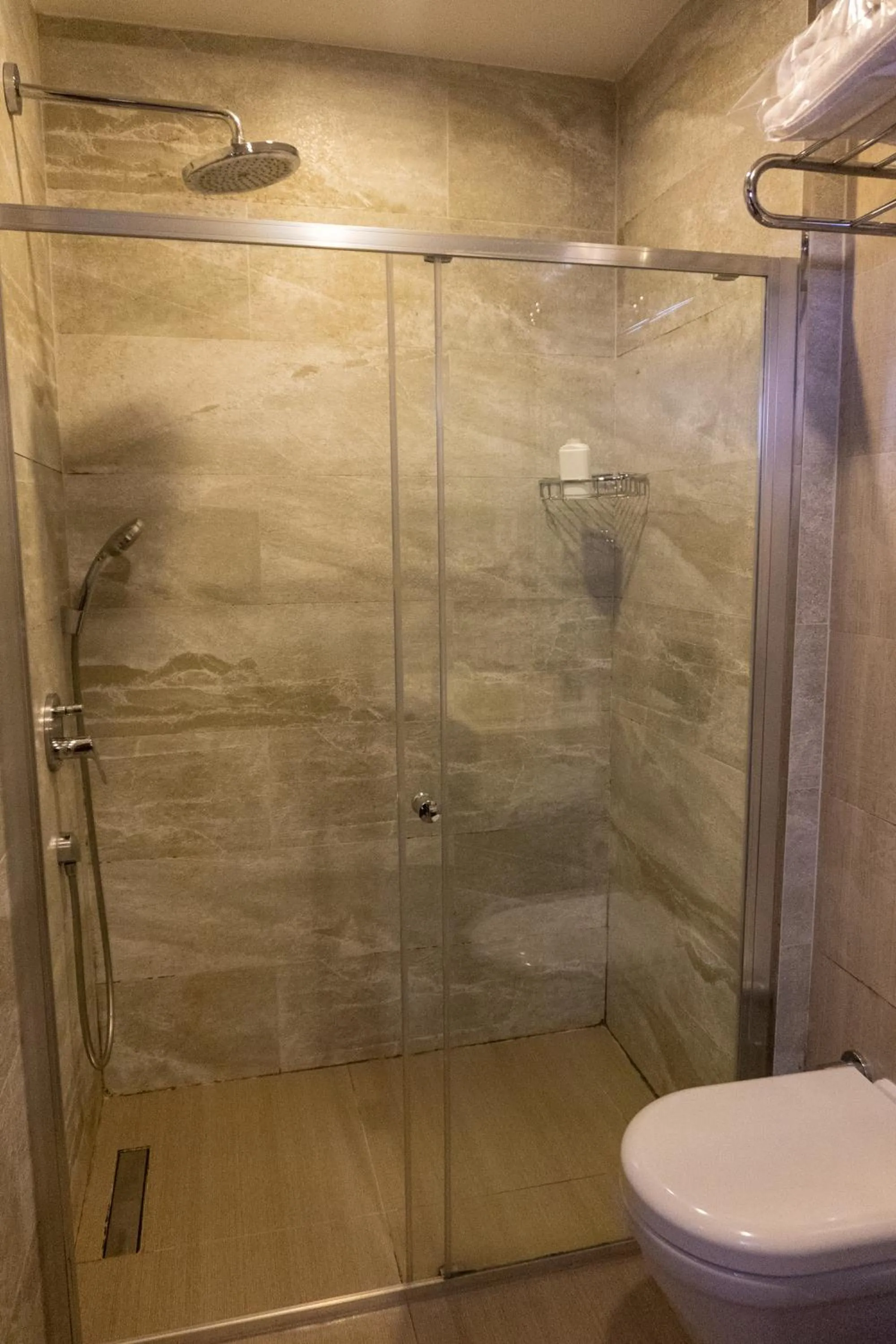 Shower in Long Stay İstanbul Hotel