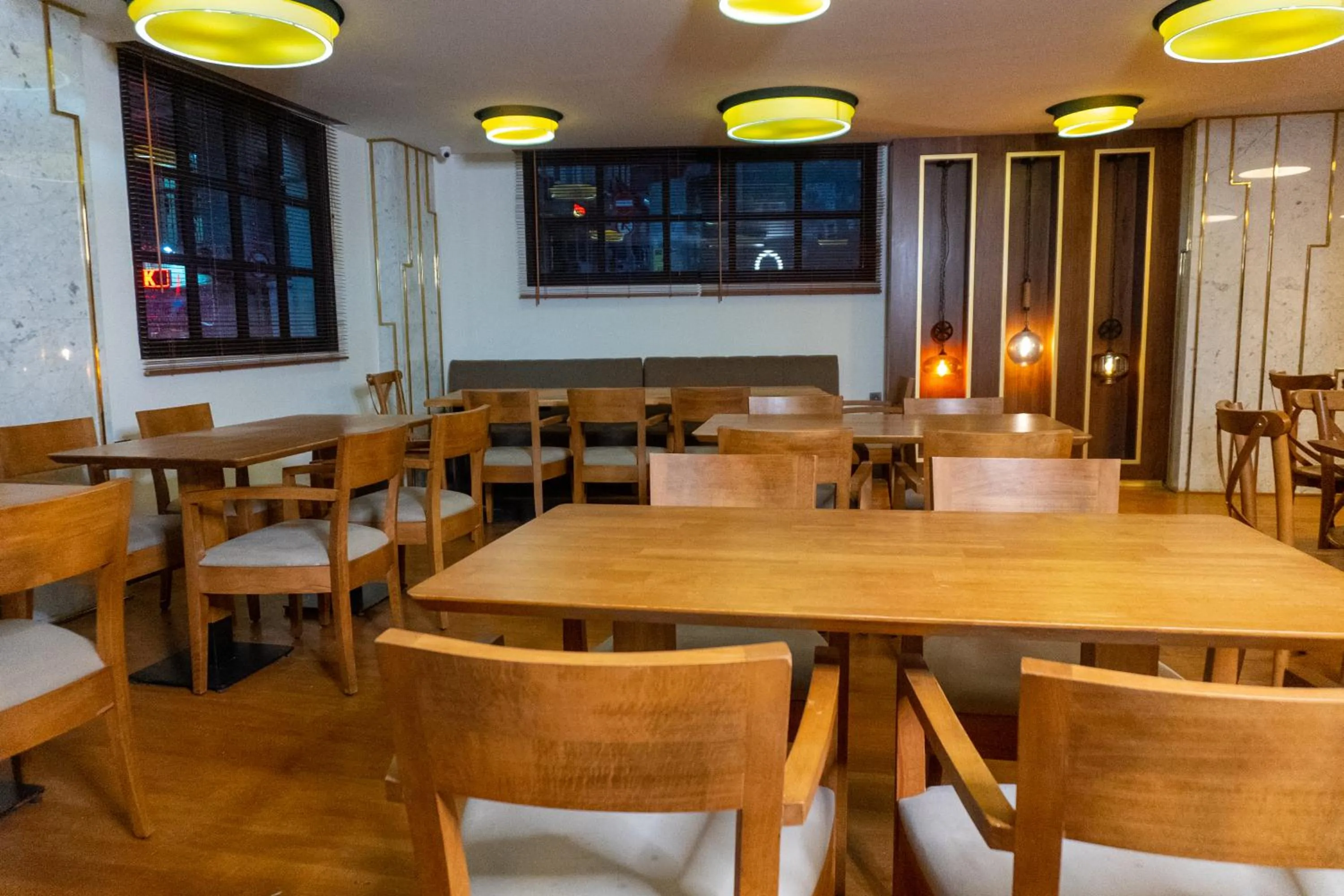 Restaurant/places to eat in Long Stay İstanbul Hotel