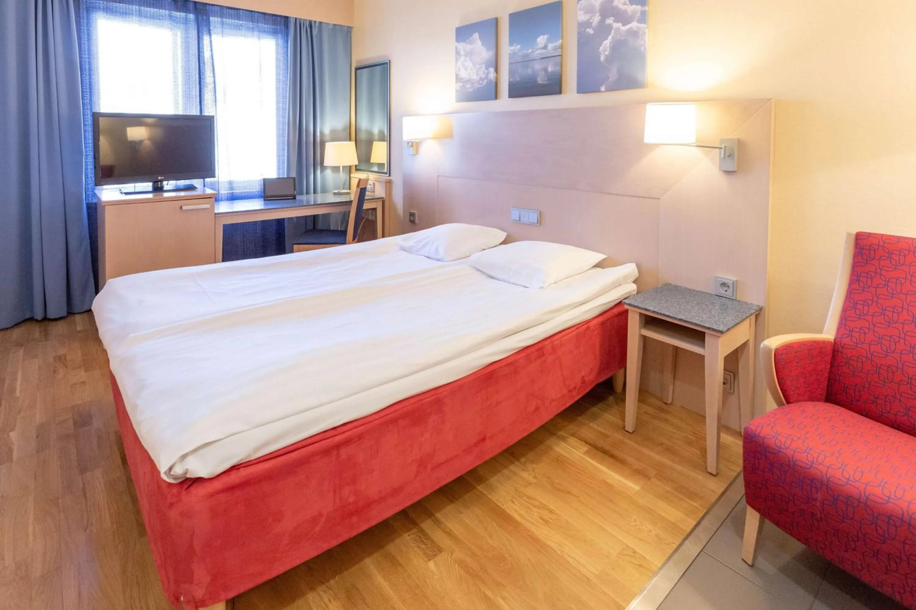 Bedroom, Bed in Scandic Kouvola