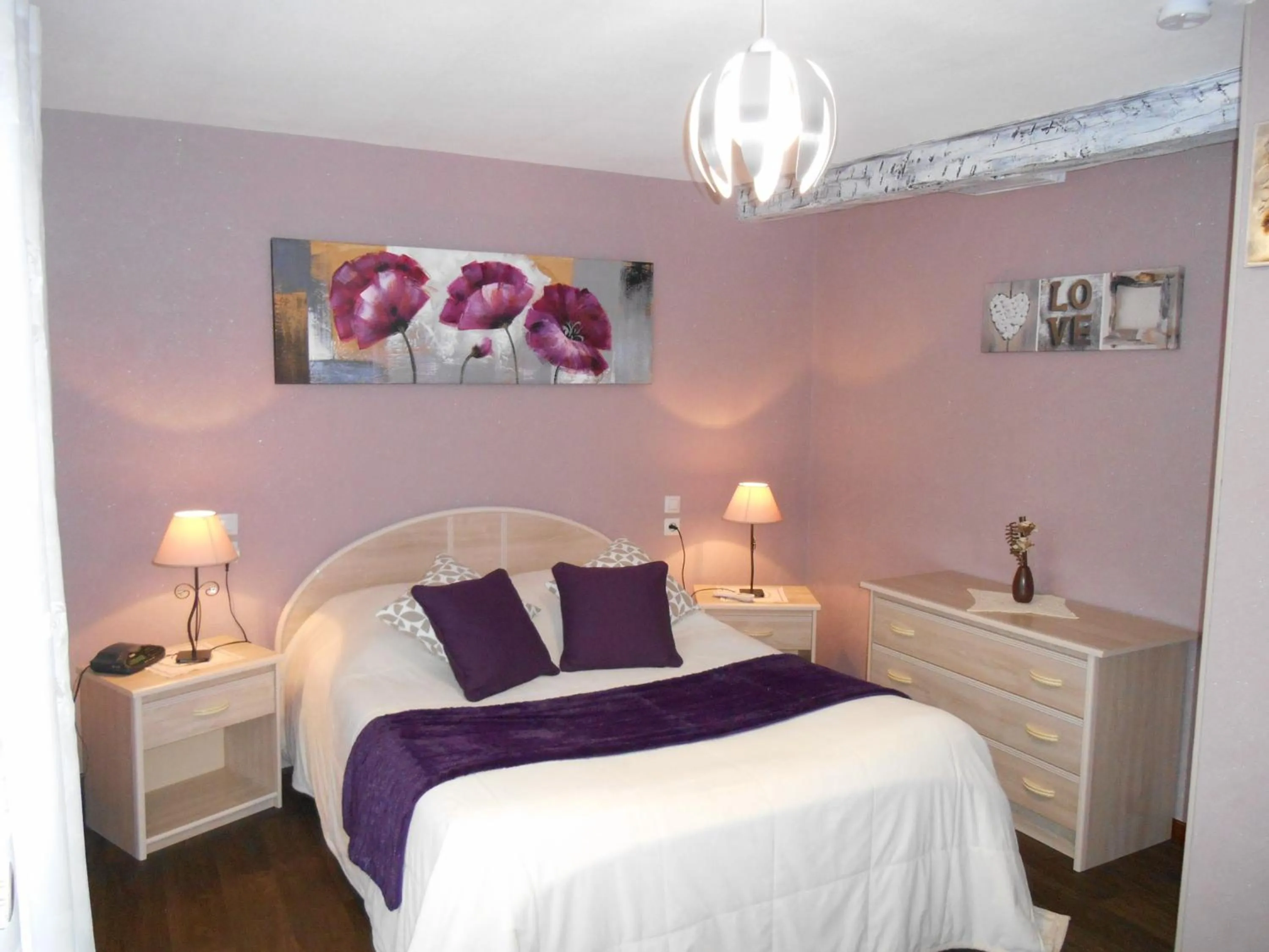 Photo of the whole room, Bed in Gite de la Streng