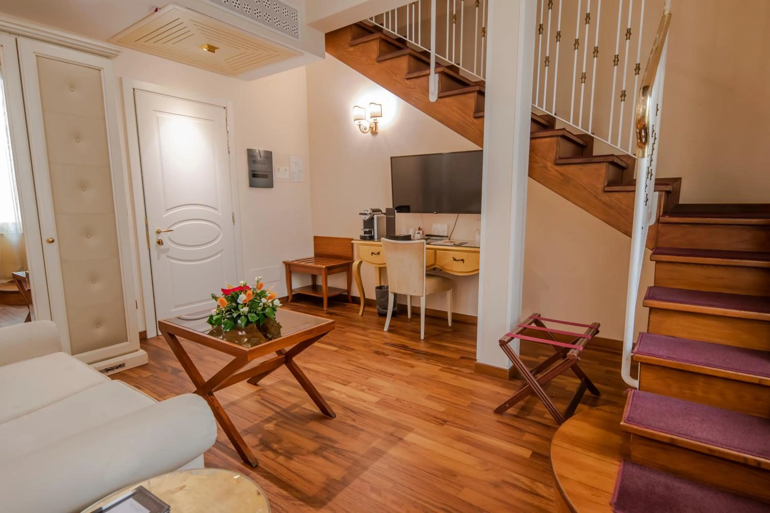Living room in Golden Tower Hotel & Spa