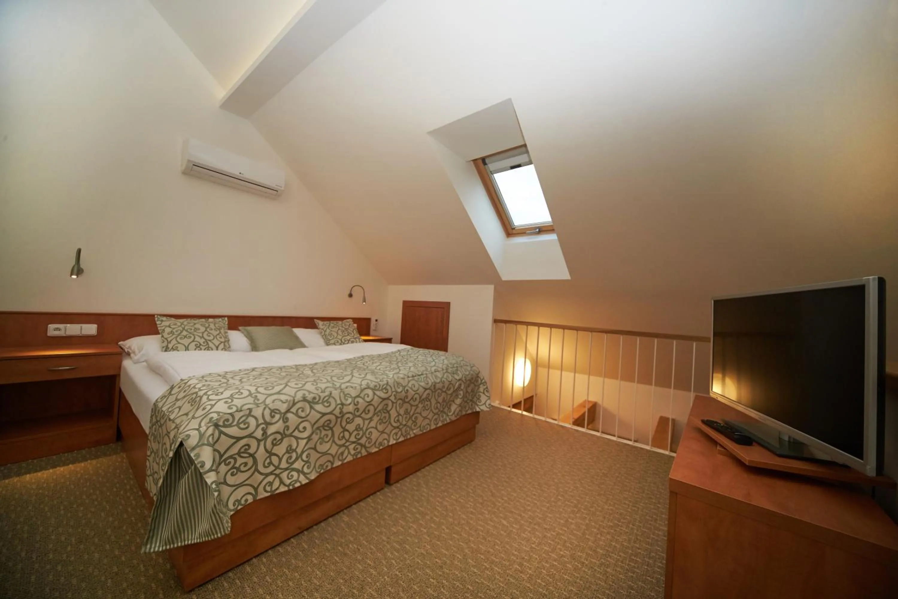 Bed in Hotel Bílý jednorožec