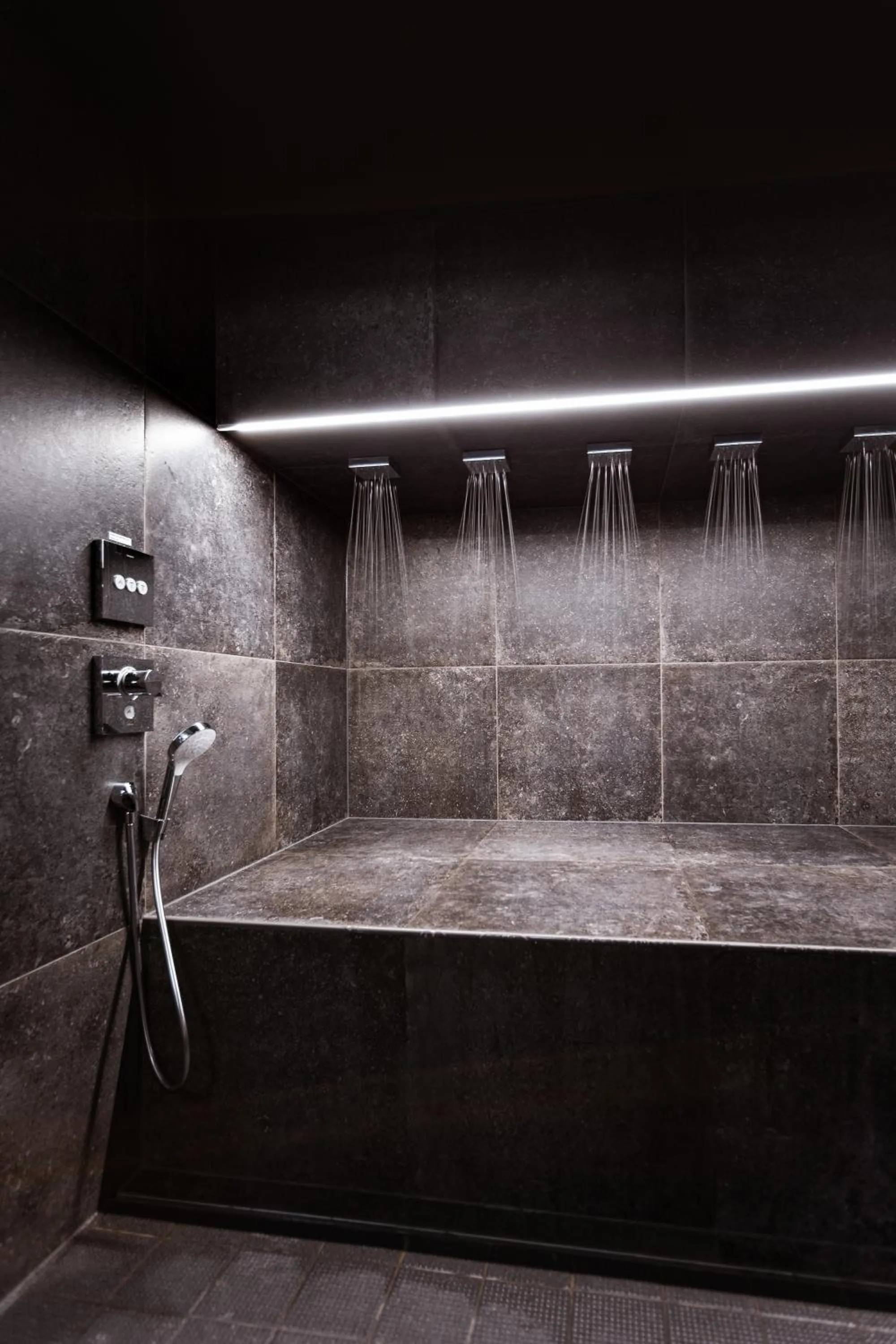 Shower in Hotel Orion