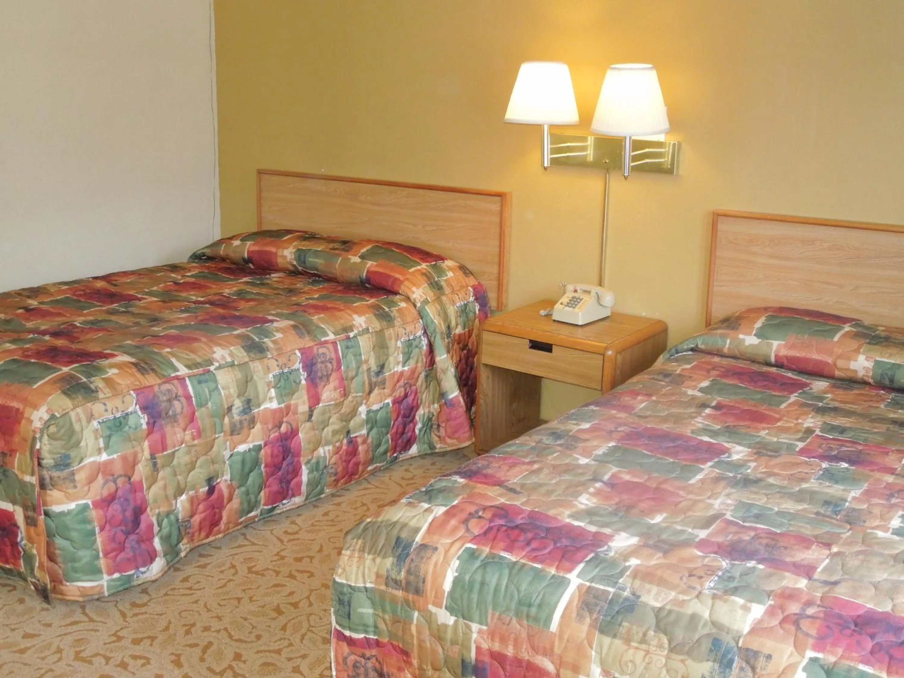 Bed in Red Lion Motel Southampton