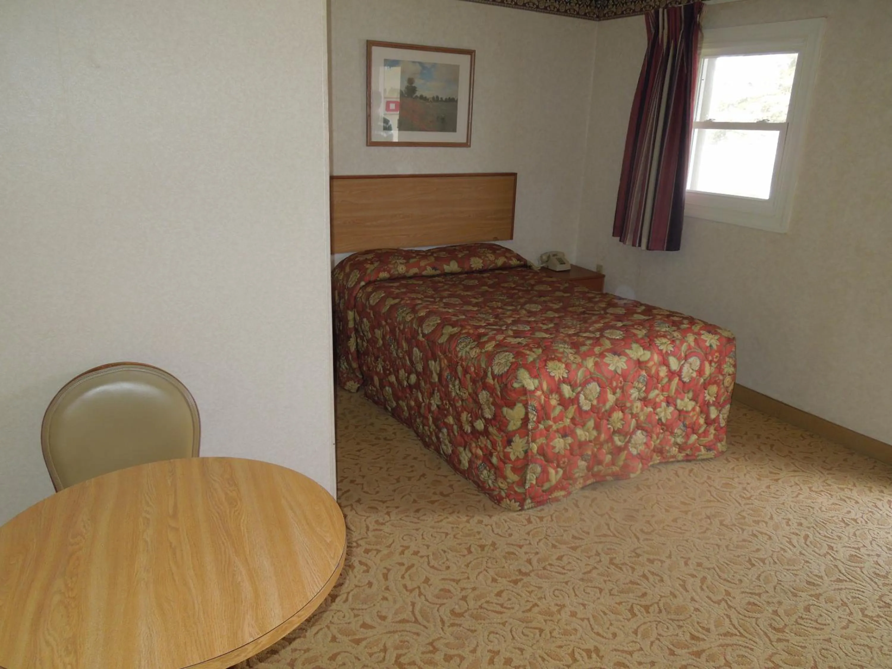 Bed in Red Lion Motel Southampton