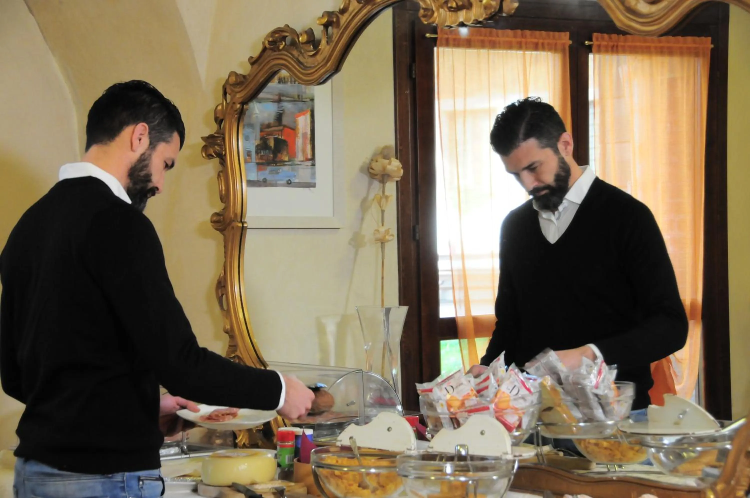 Restaurant/places to eat in Hotel La Corte