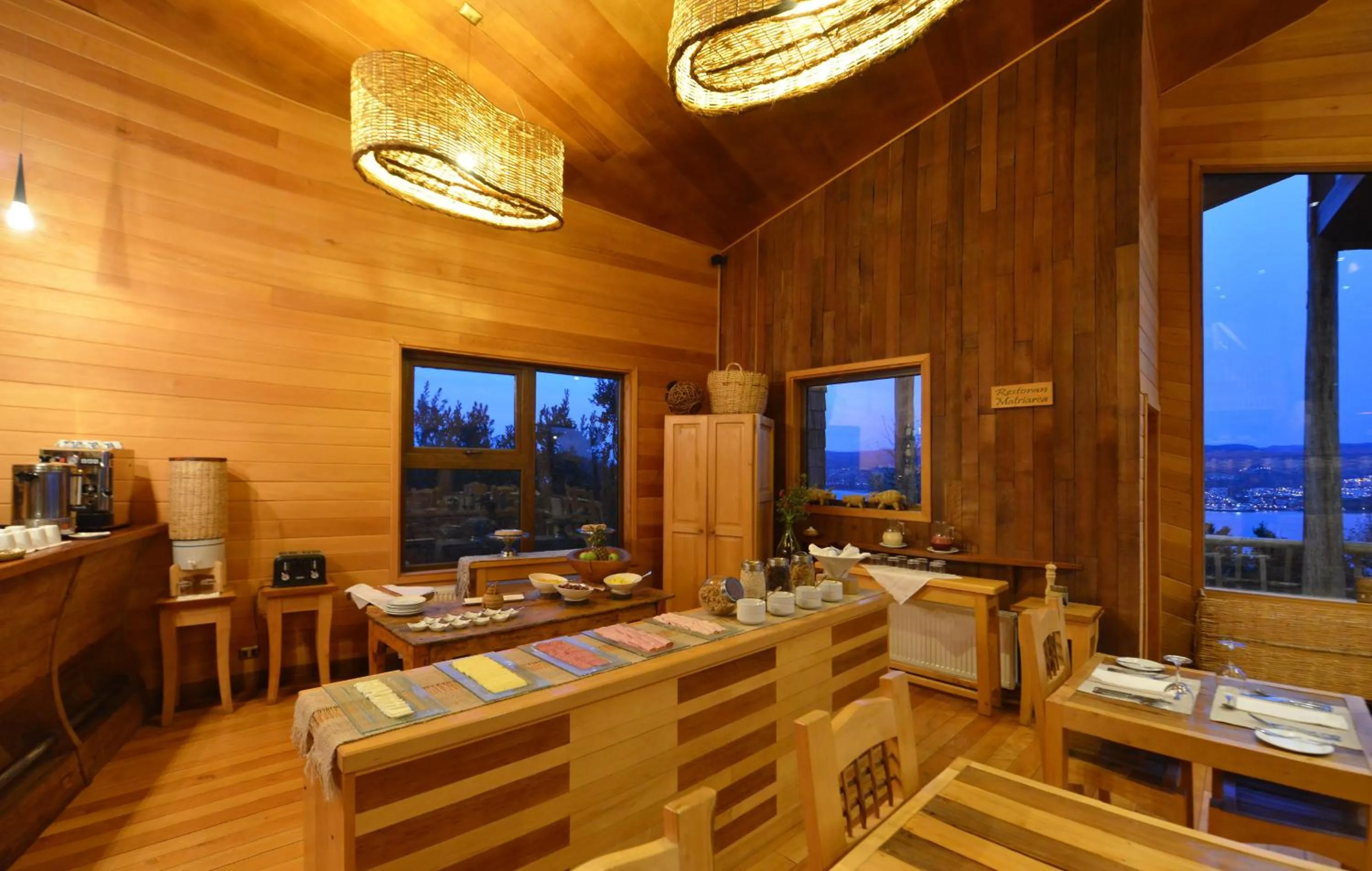 Restaurant/places to eat in OCIO Territorial Hotel