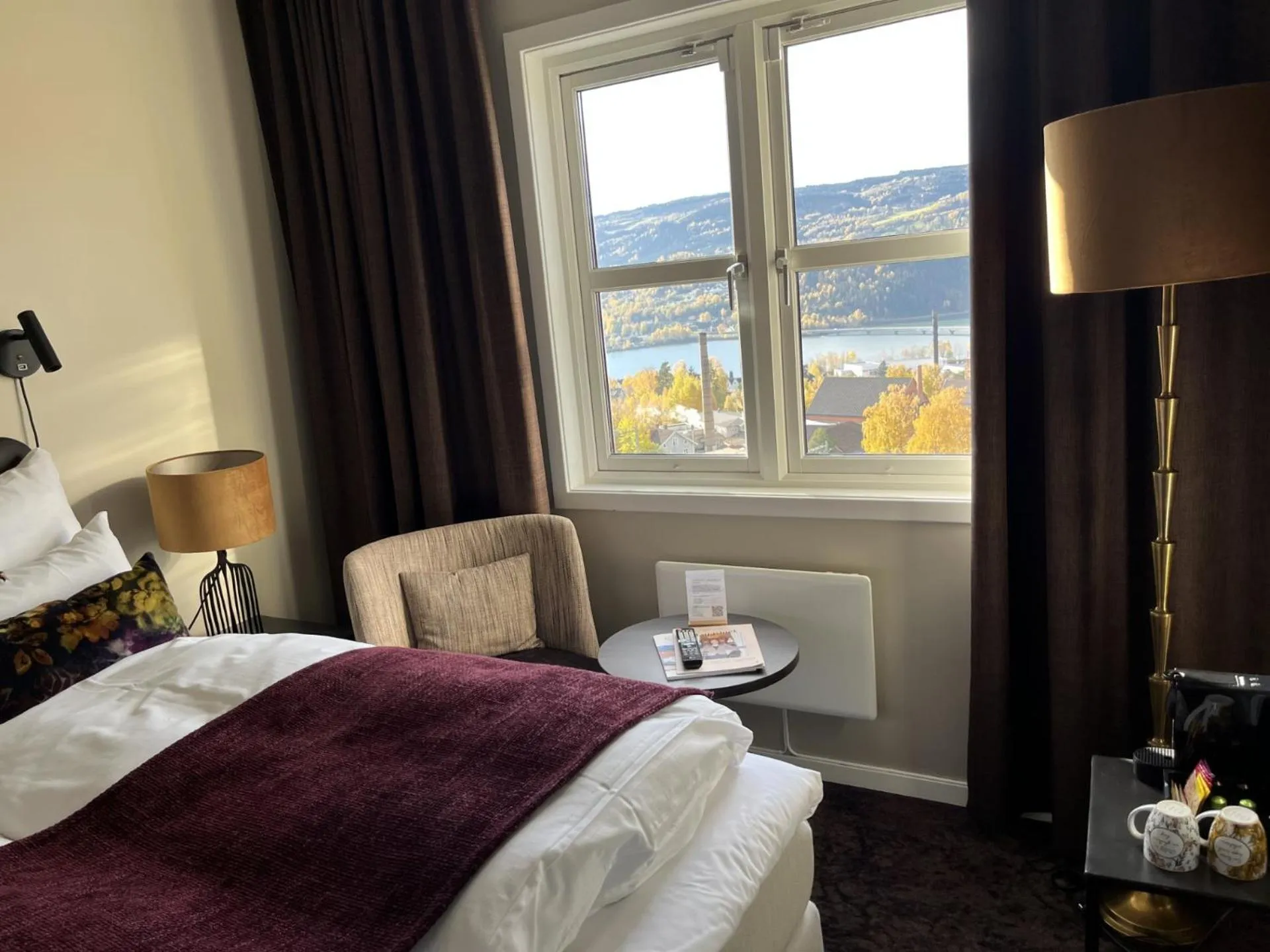 View (from property/room), Bed in Aksjemøllen - by Classic Norway Hotels