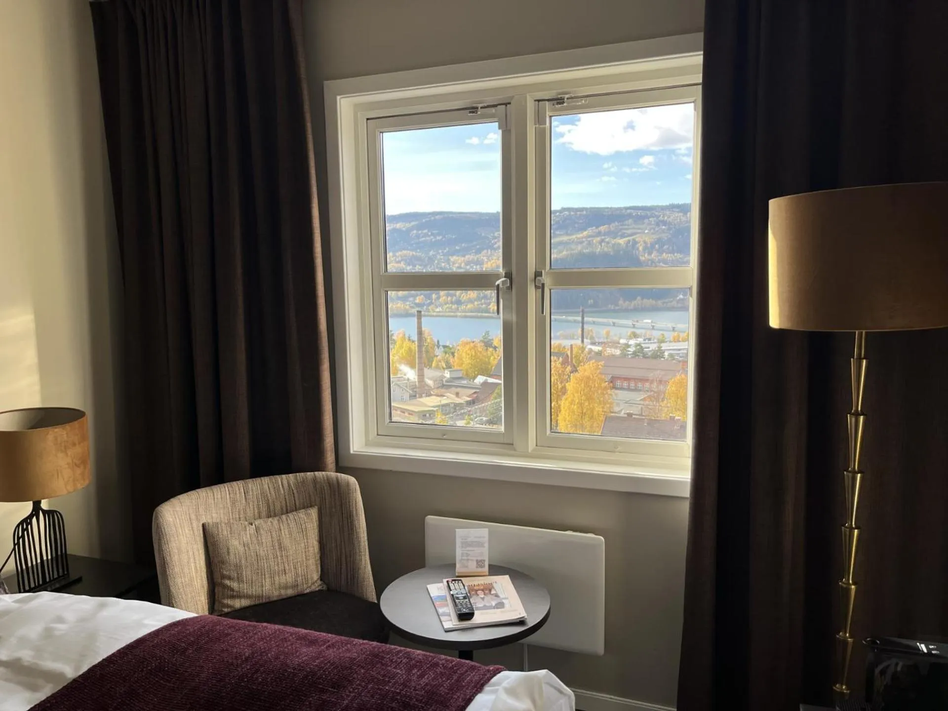 View (from property/room), Bed in Aksjemøllen - by Classic Norway Hotels