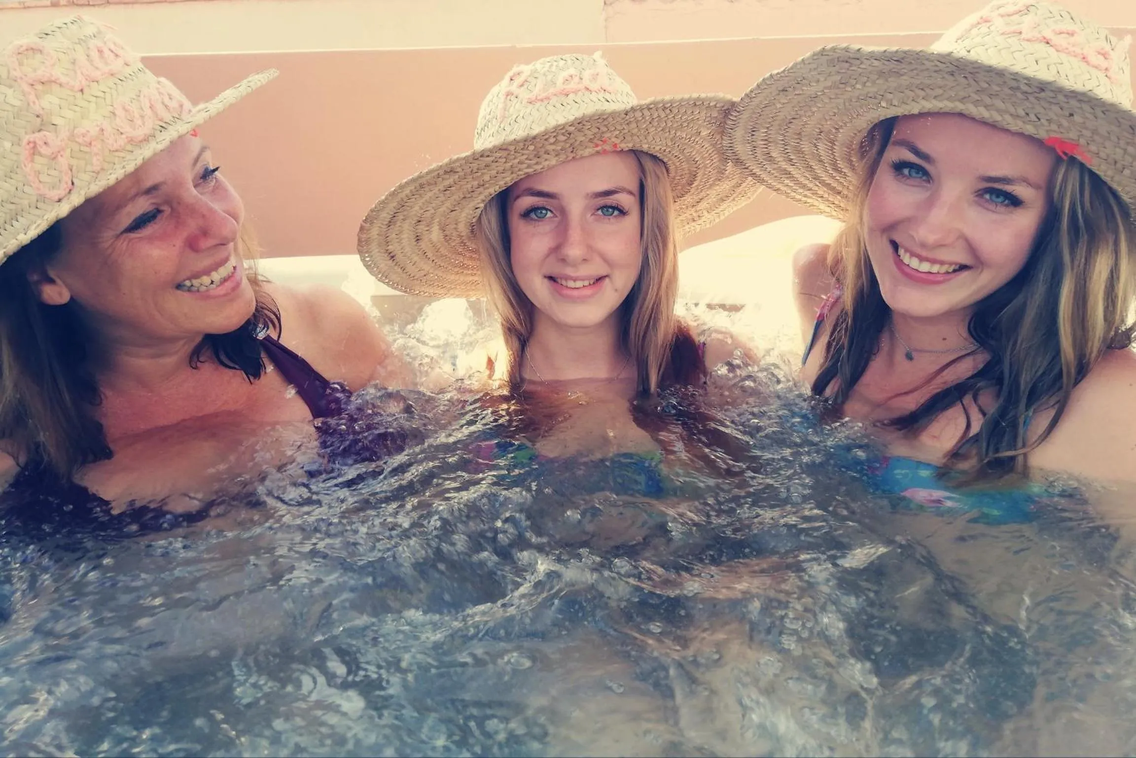 Hot Tub in Riad Orange