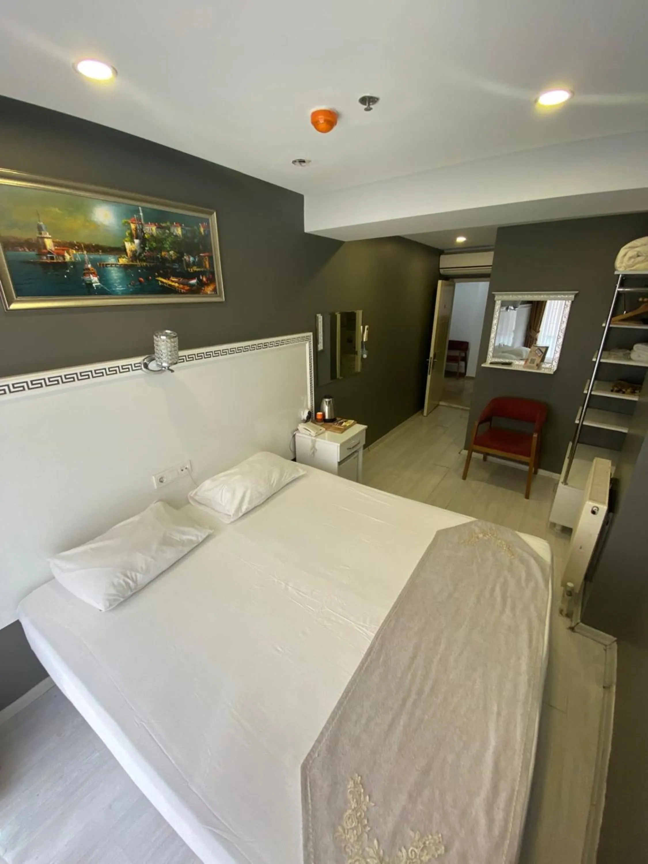 Photo of the whole room, Bed in Beyhan Hotel