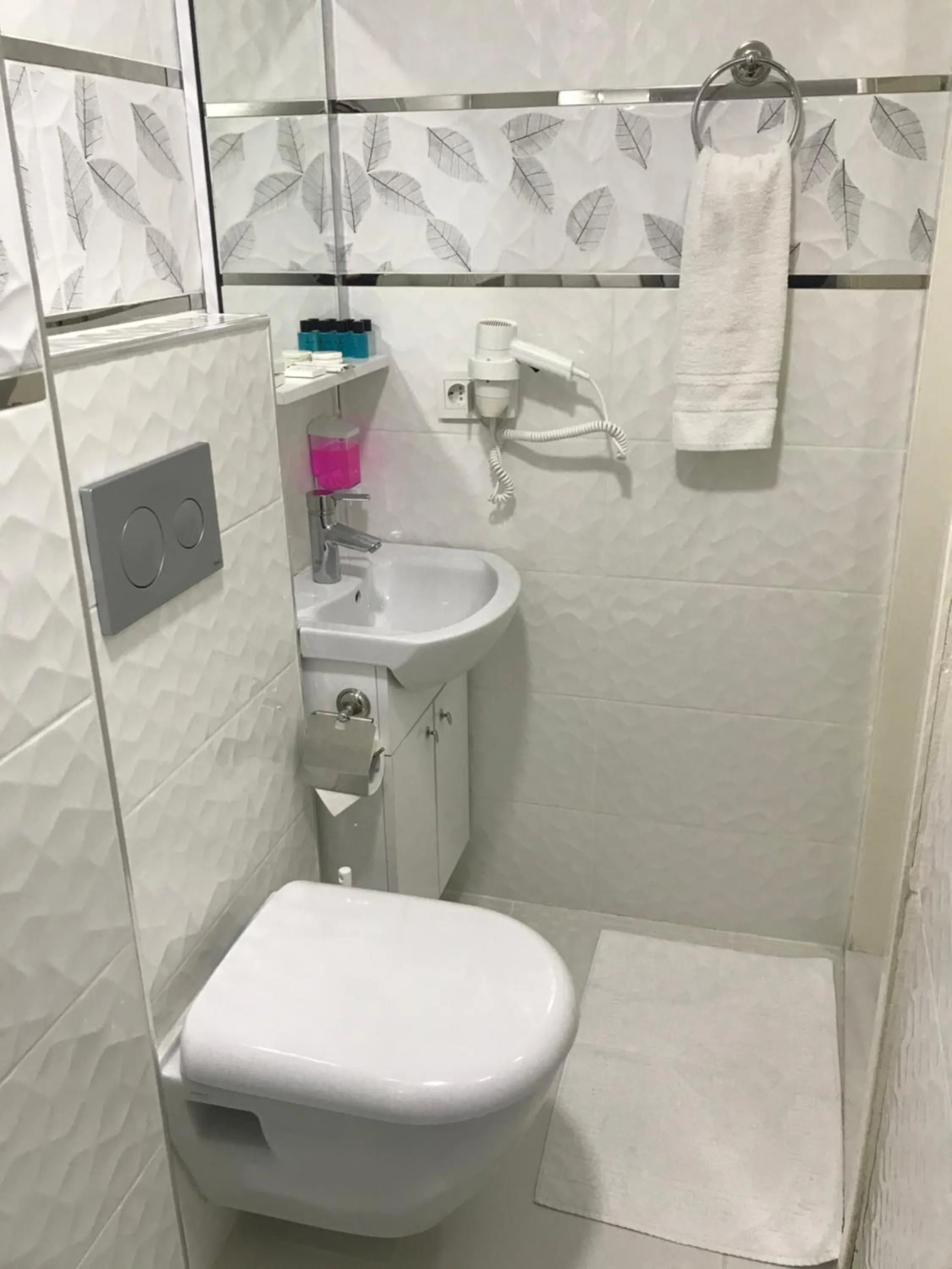 Toilet in Beyhan Hotel