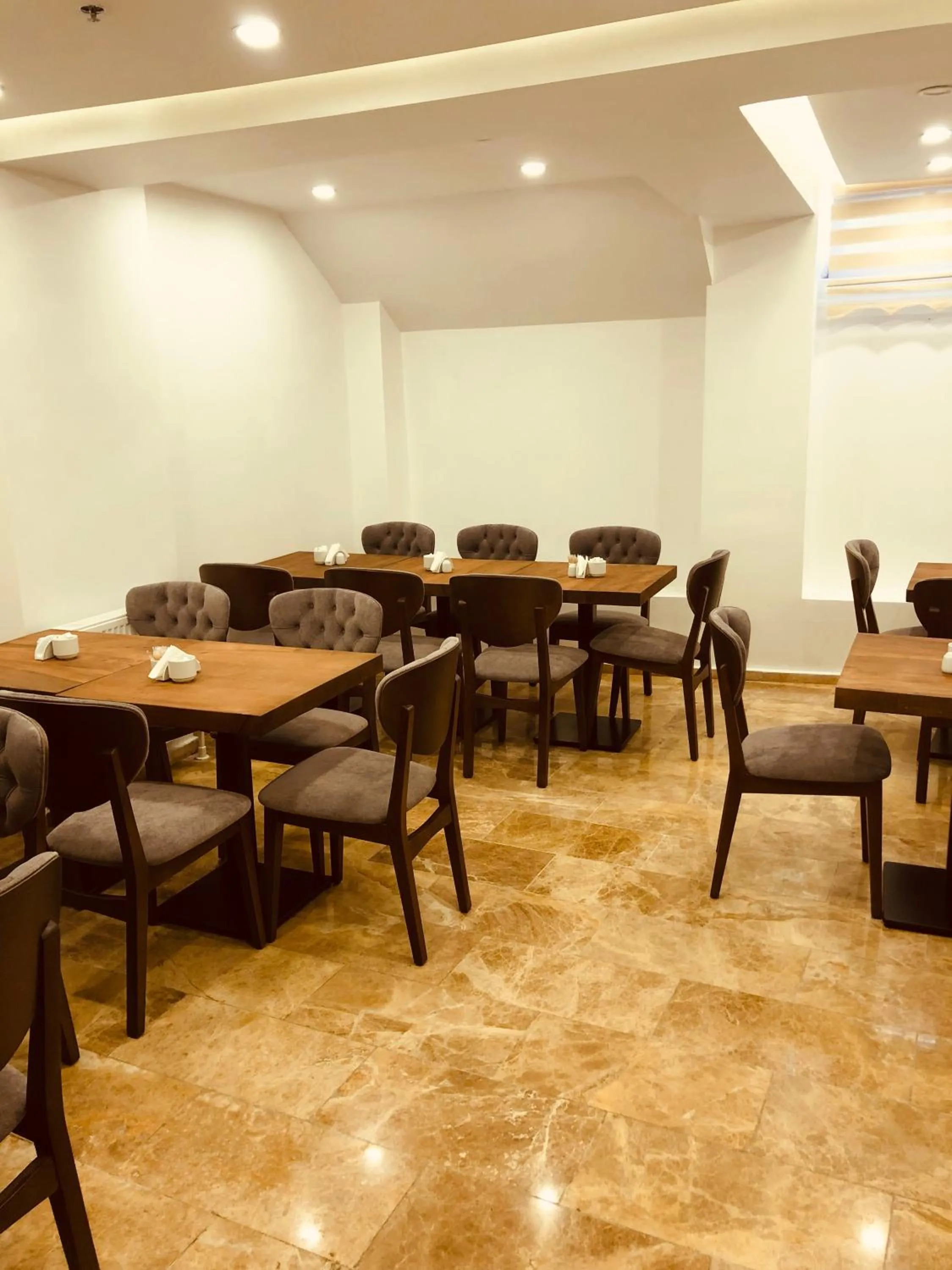 Restaurant/places to eat in Beyhan Hotel