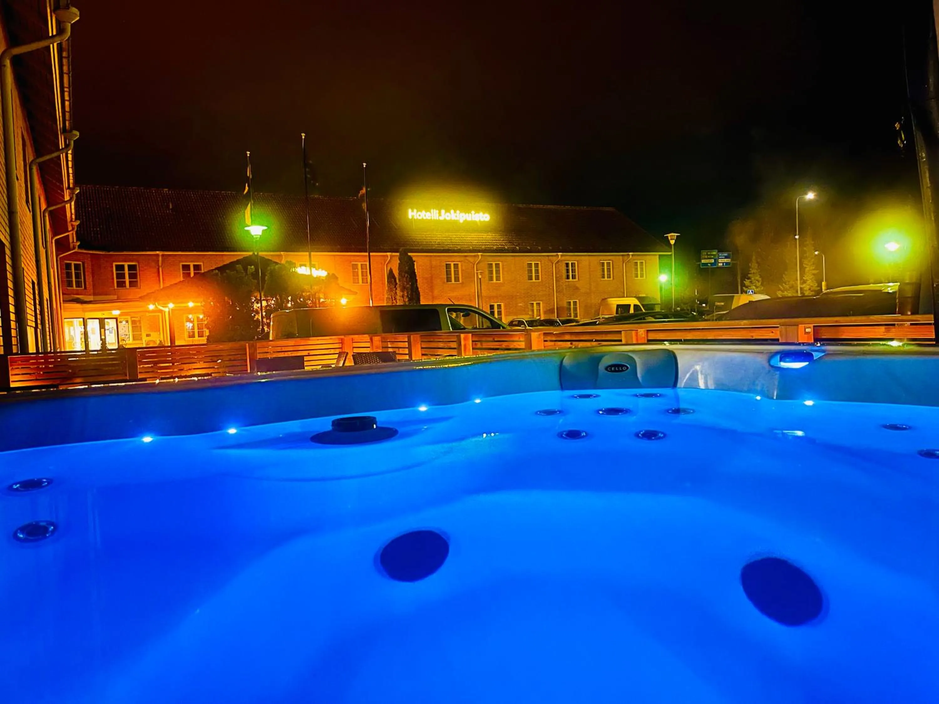 Hot Tub in Hotel Jokipuisto