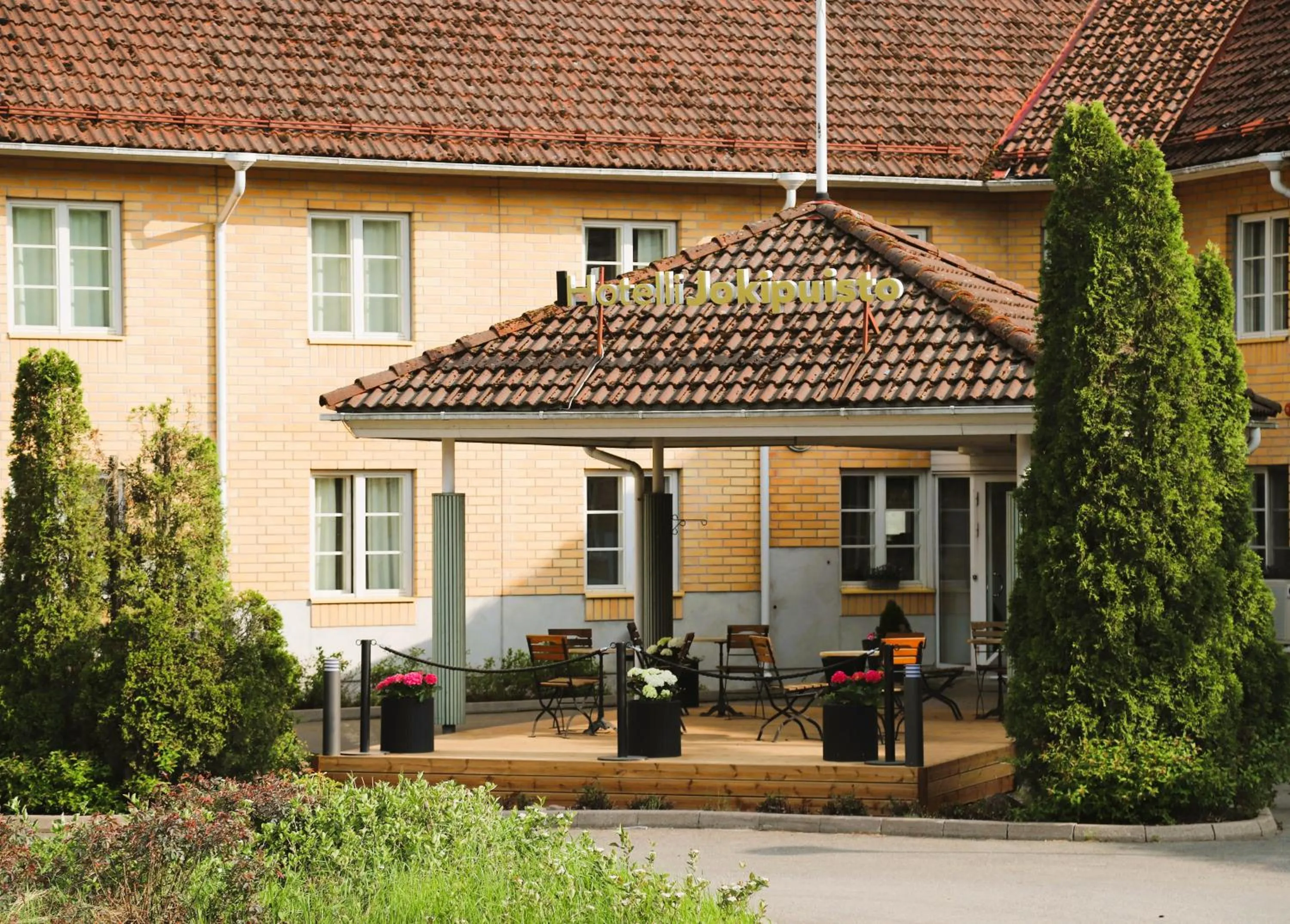 Property building in Hotel Jokipuisto
