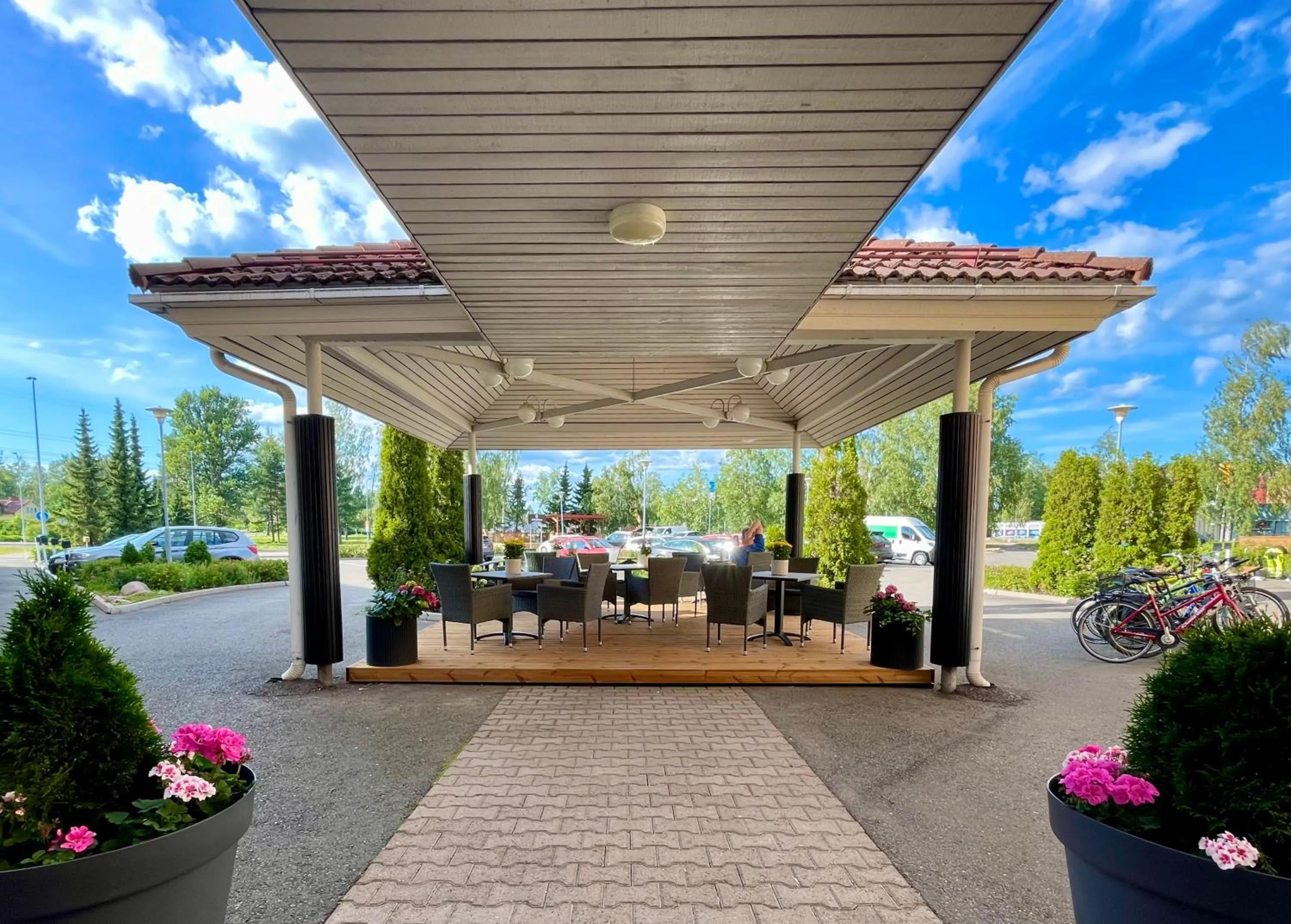 Property building in Hotel Jokipuisto