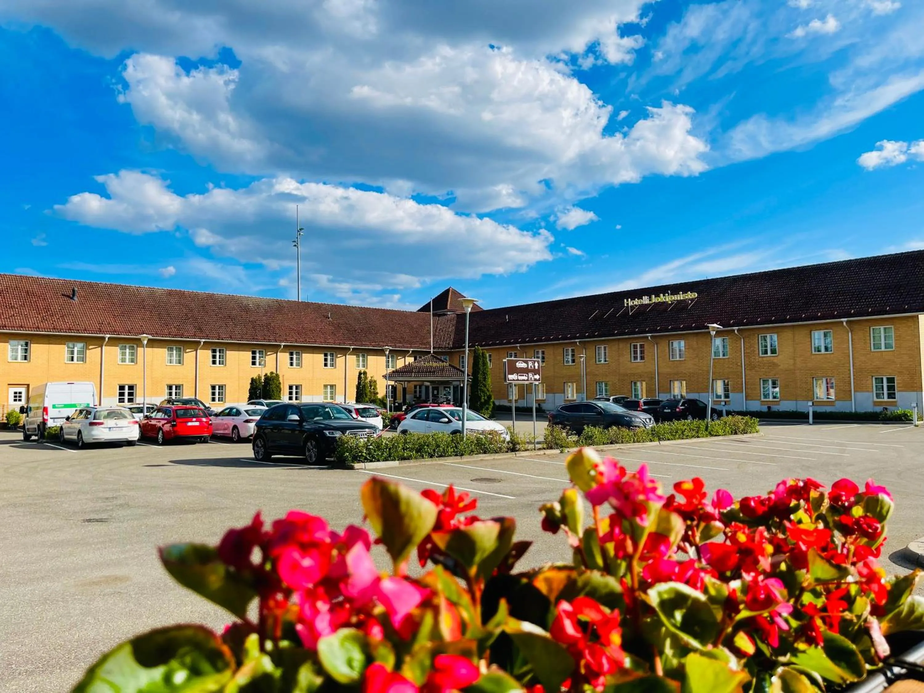 Property building in Hotel Jokipuisto