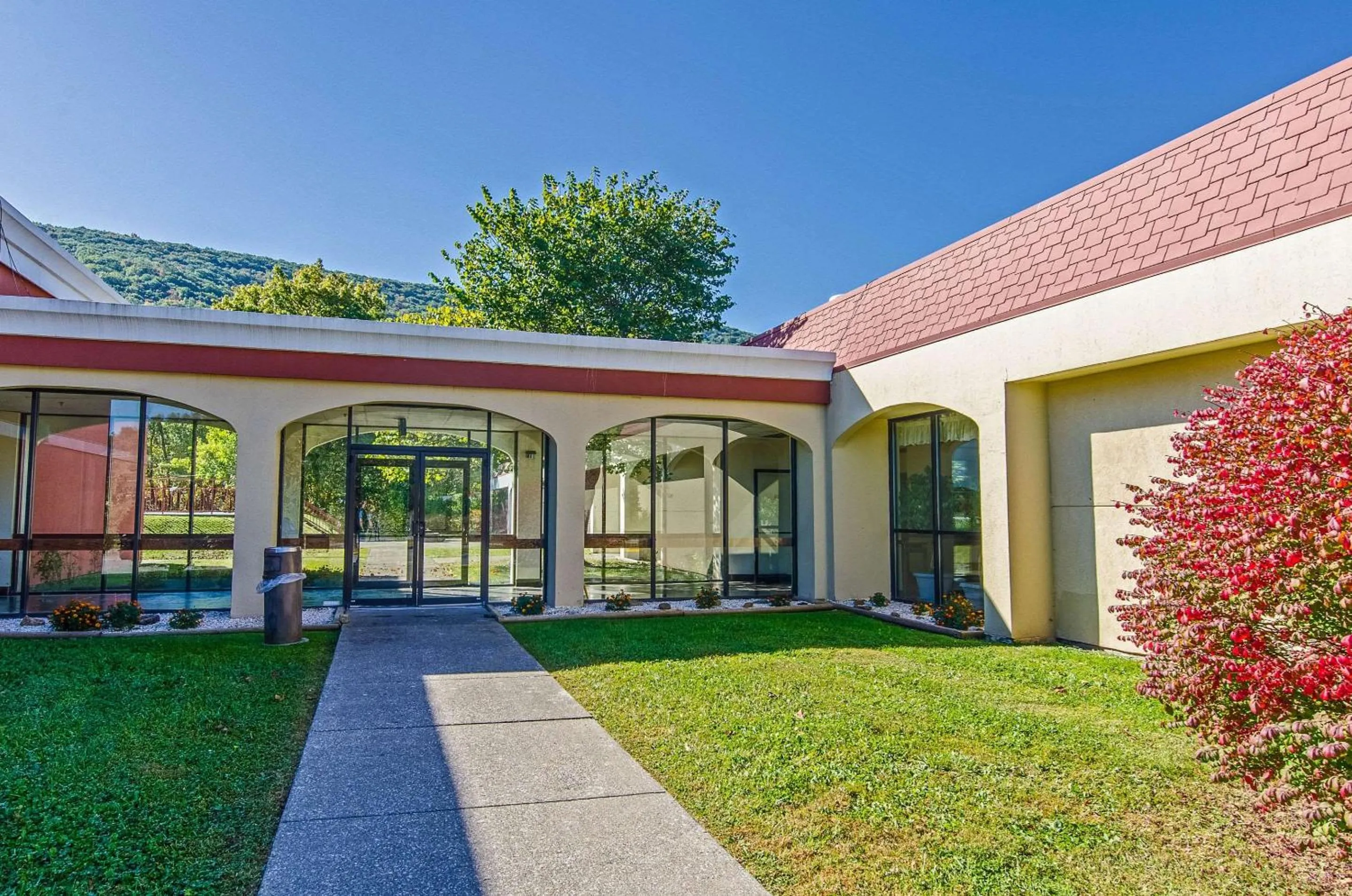 Property building in Econo Lodge Inn & Suites Norton - Wise South