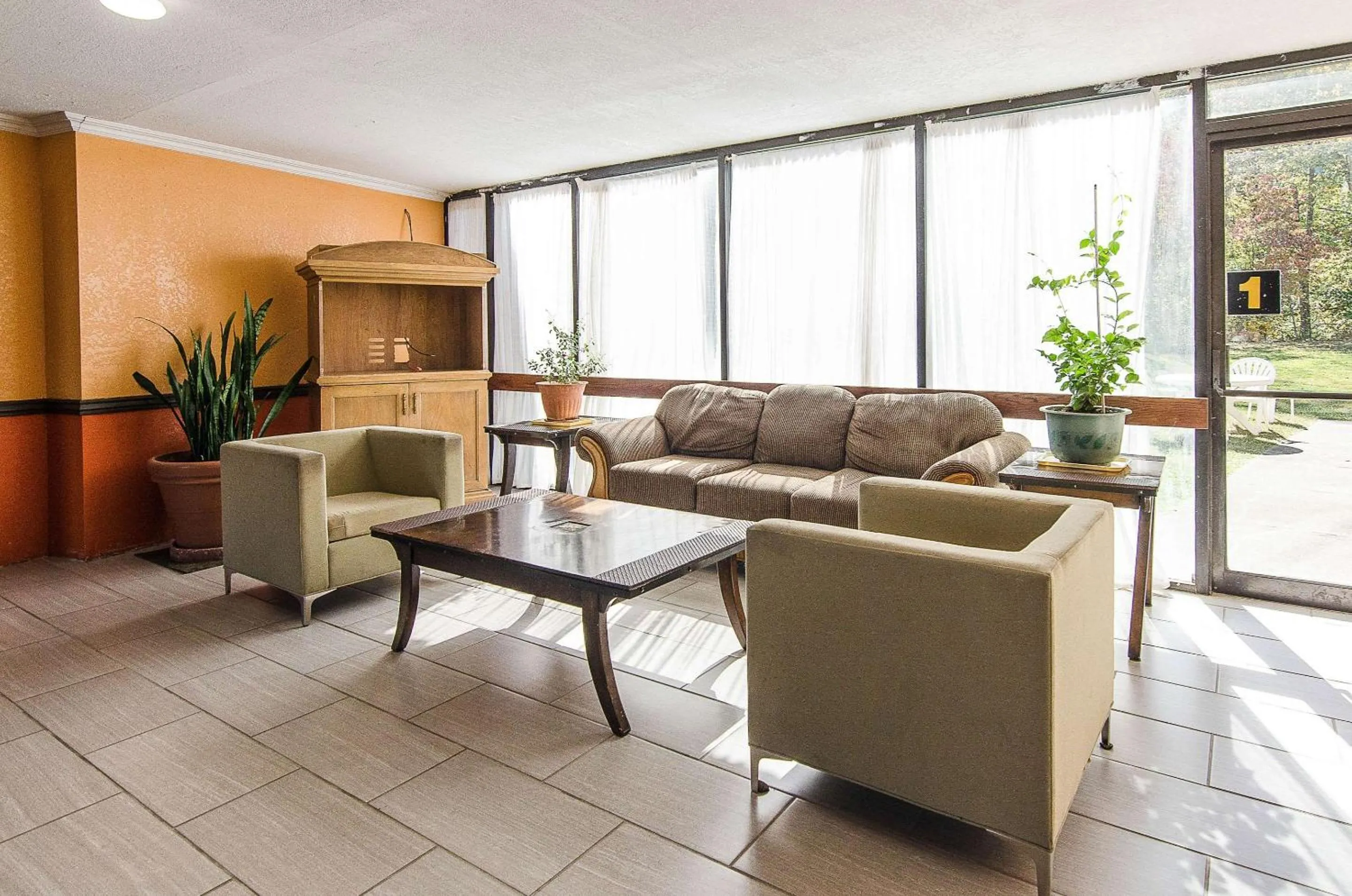 Living room in Econo Lodge Inn & Suites Norton - Wise South