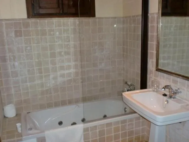 Bathroom in Hospedería del Monasterio