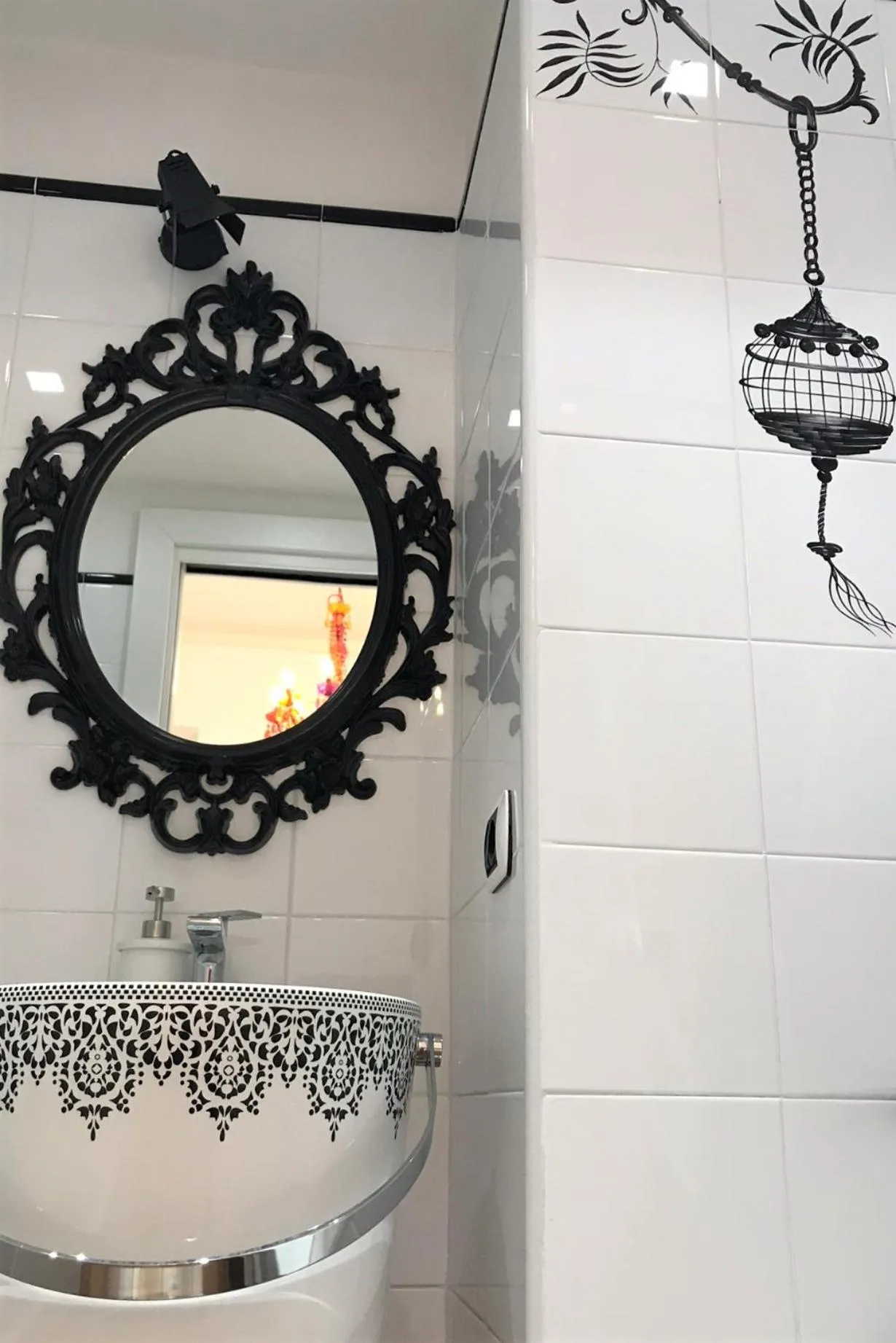 Bathroom in Domus Caecilia - via Cola di Rienzo