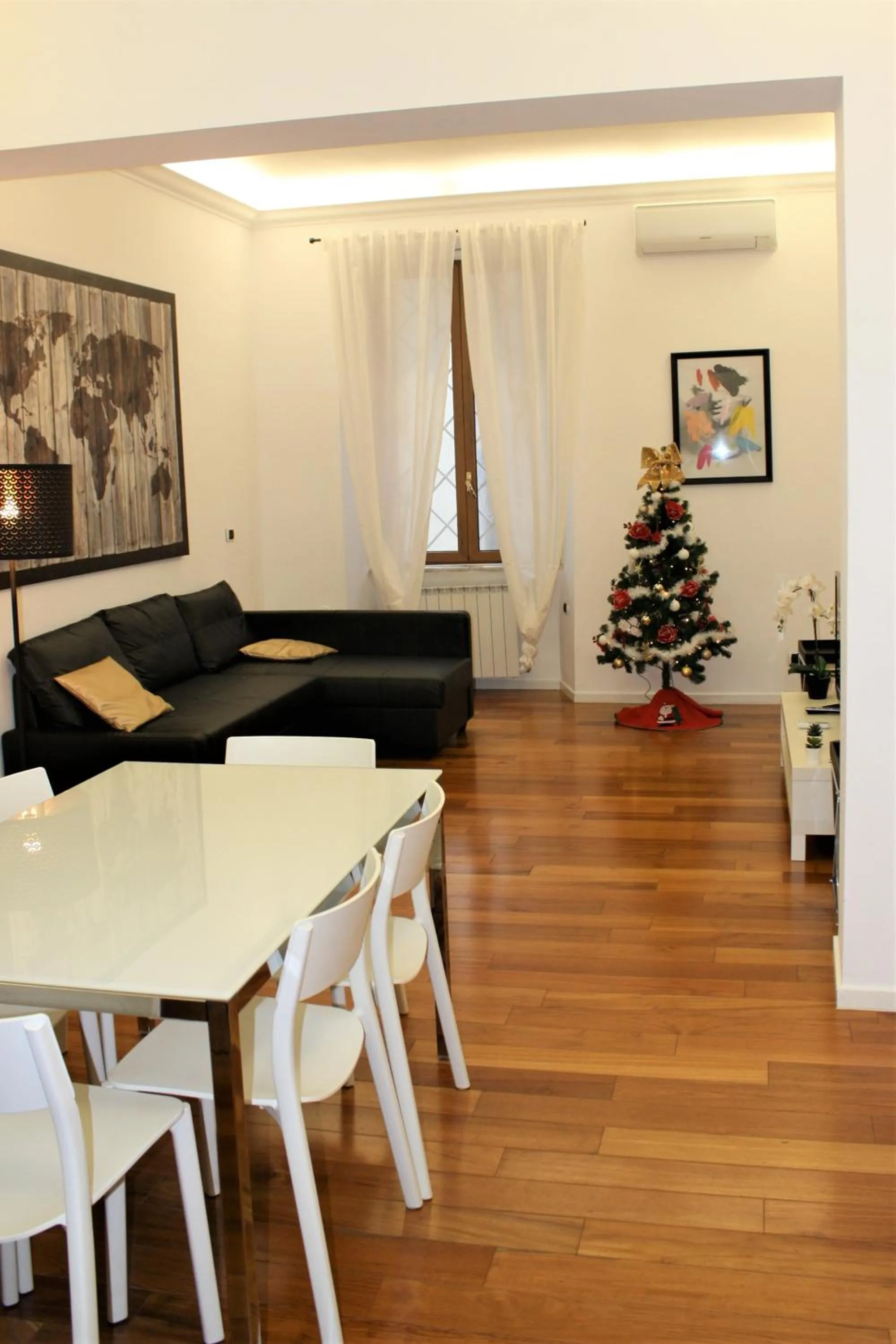 Living room in Domus Caecilia - via Cola di Rienzo