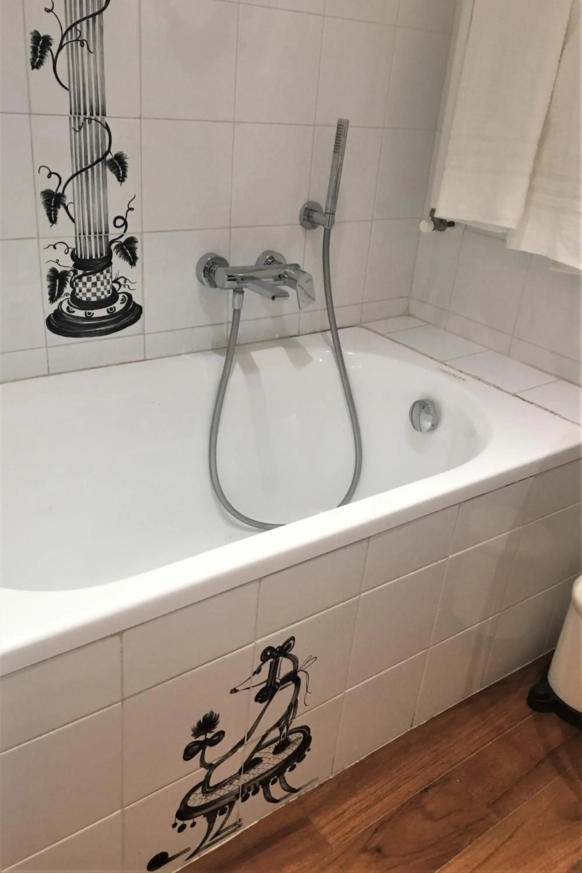 Bathroom in Domus Caecilia - via Cola di Rienzo