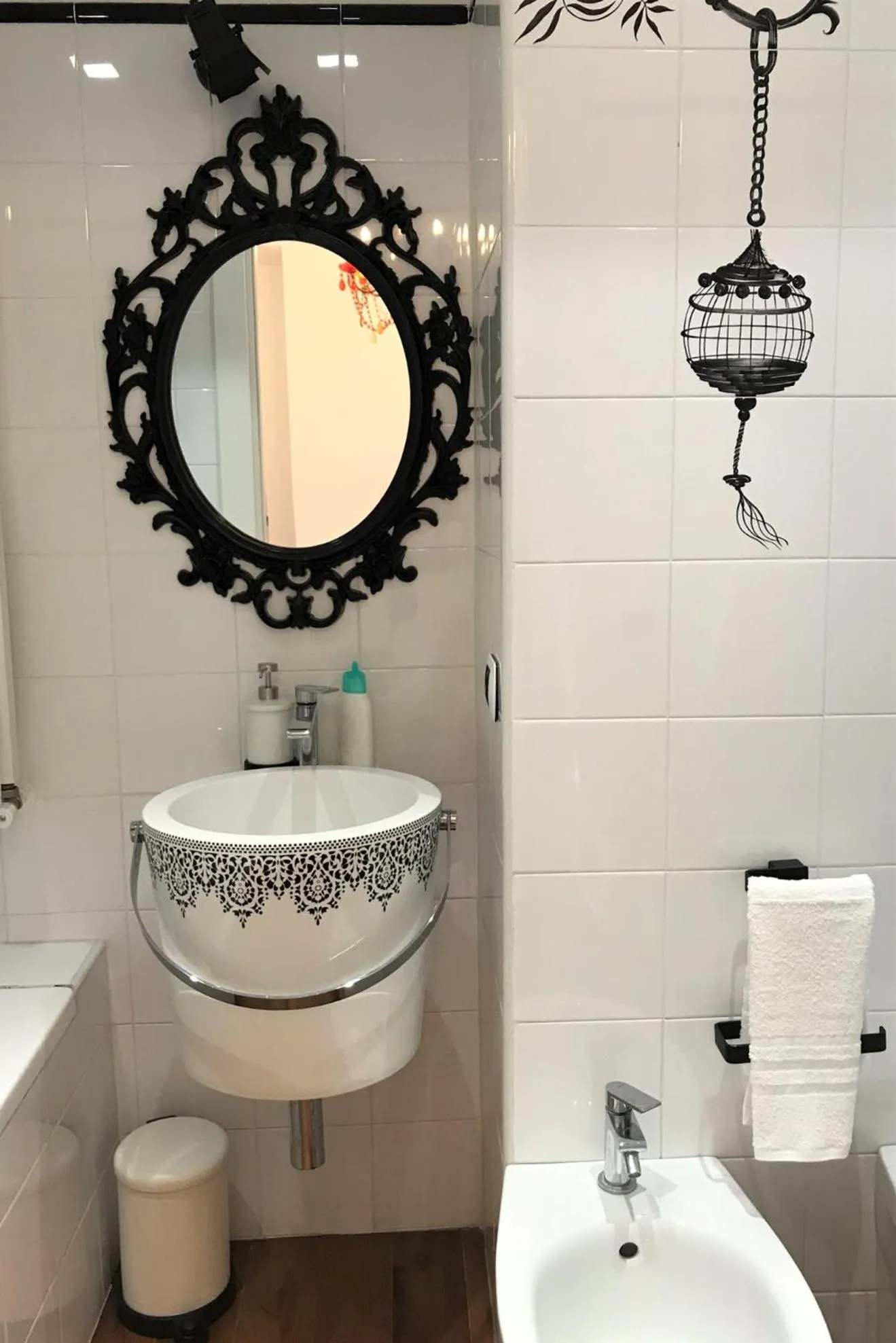 Bathroom in Domus Caecilia - via Cola di Rienzo