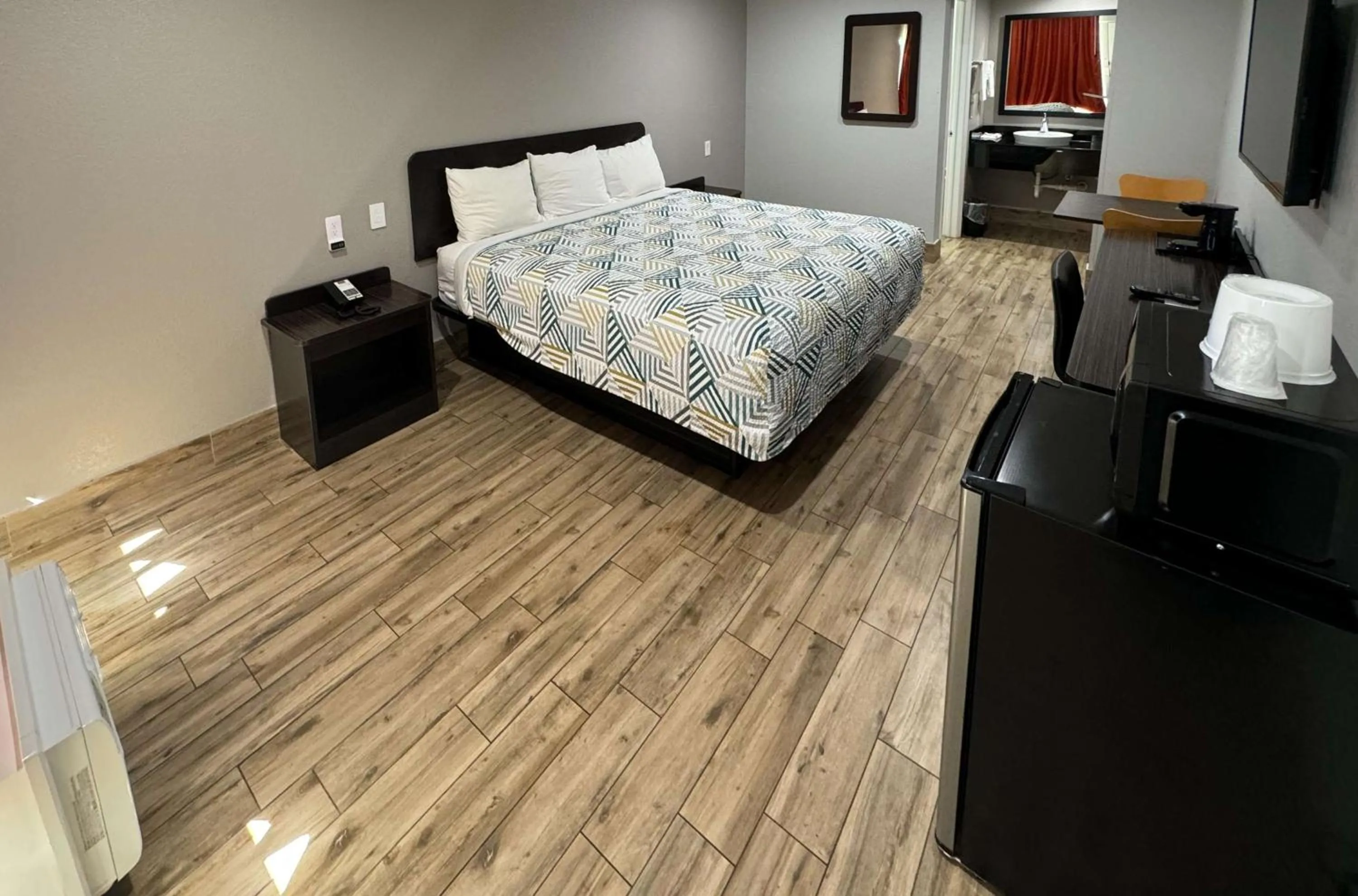 Bedroom, Bed in Motel 6 Englewood, FL