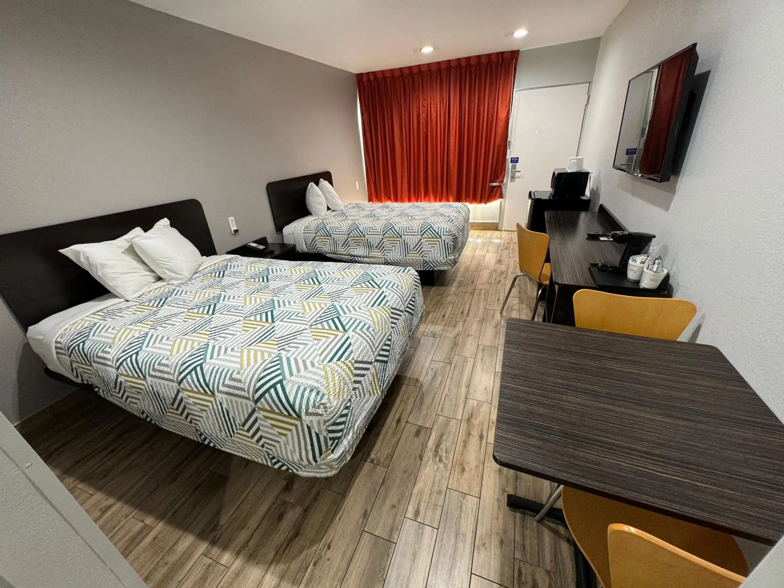 Bedroom, Bed in Motel 6 Englewood, FL