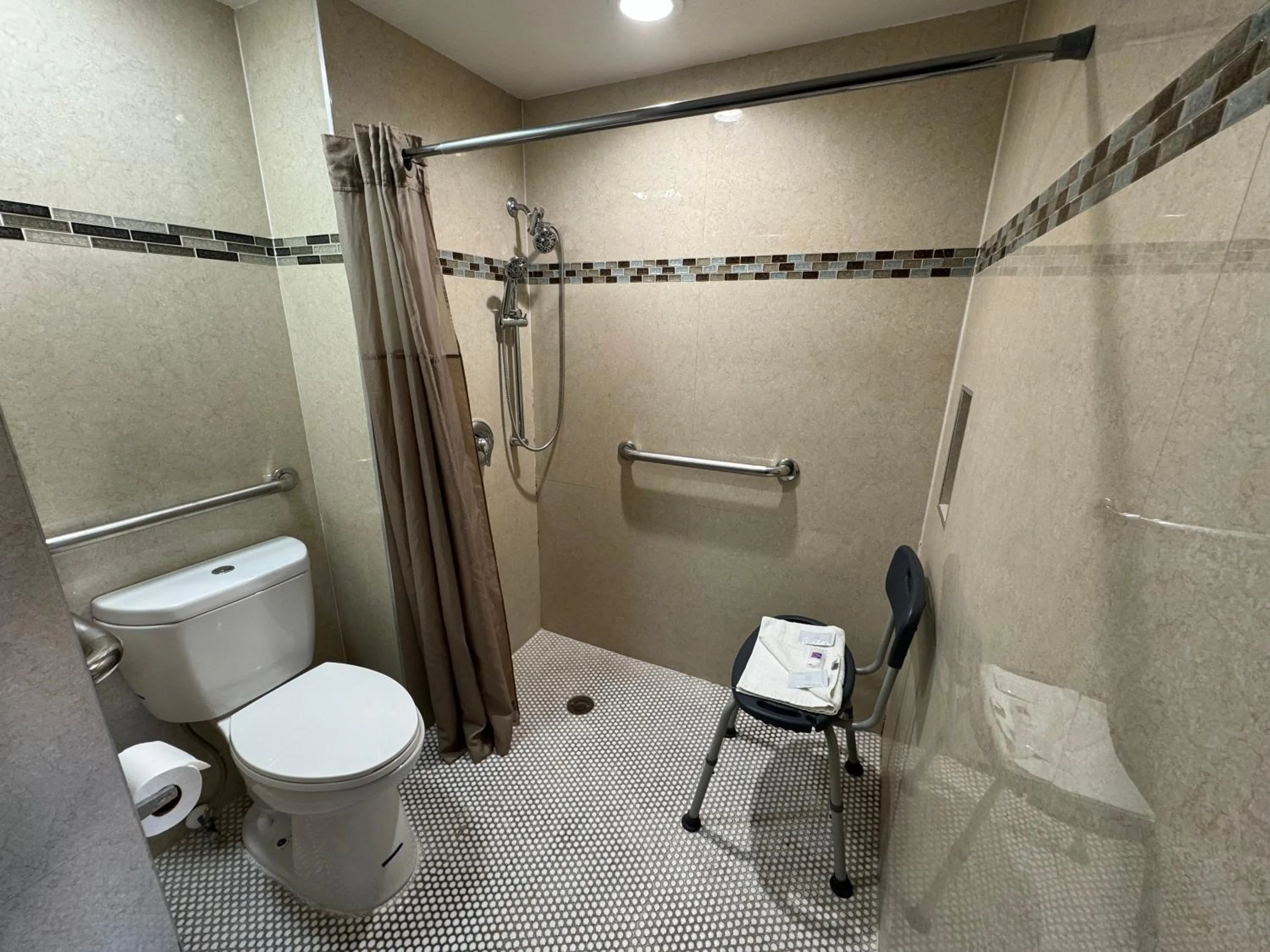 Shower in Motel 6 Englewood, FL