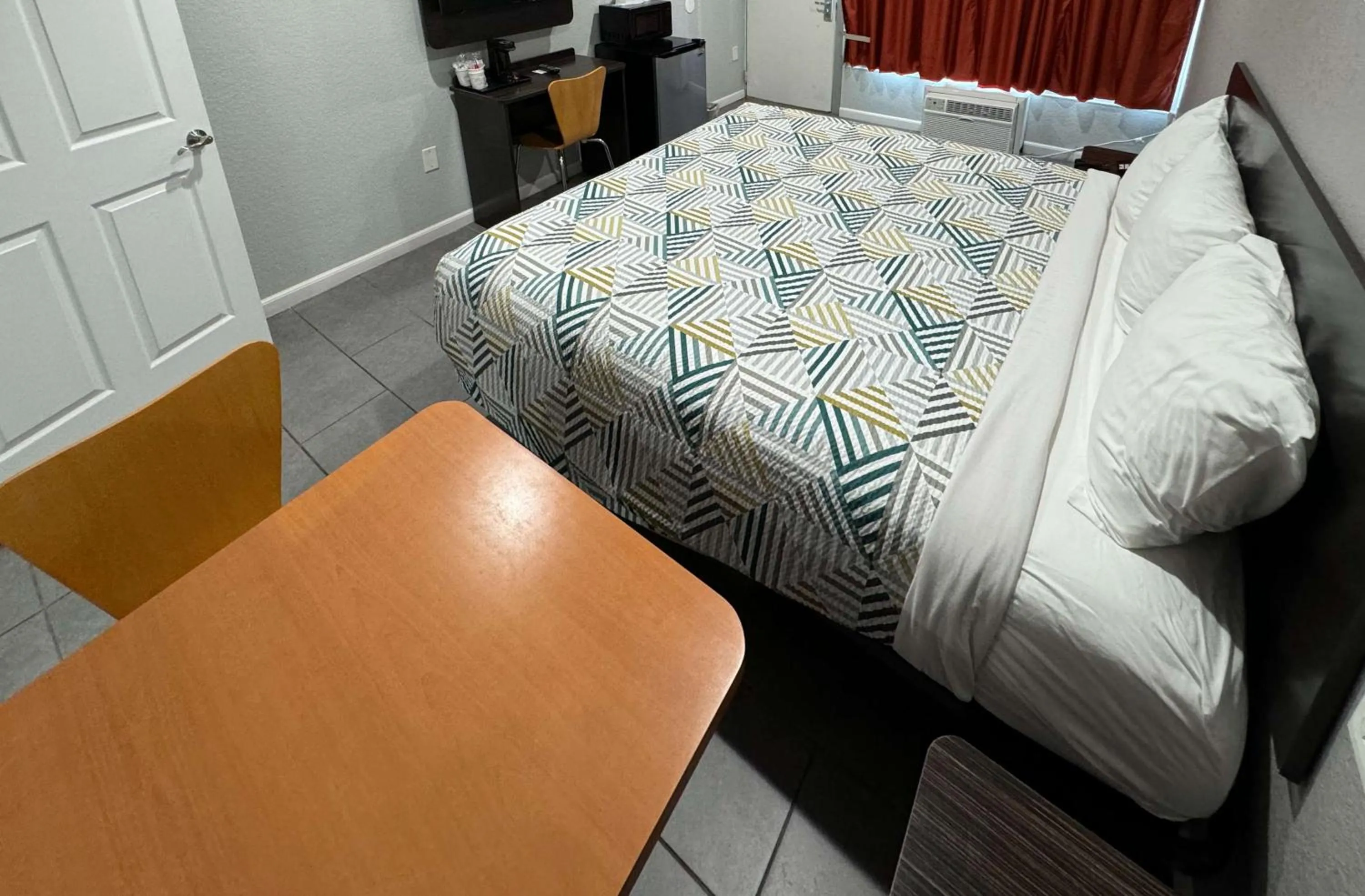 Bedroom, Bed in Motel 6 Englewood, FL