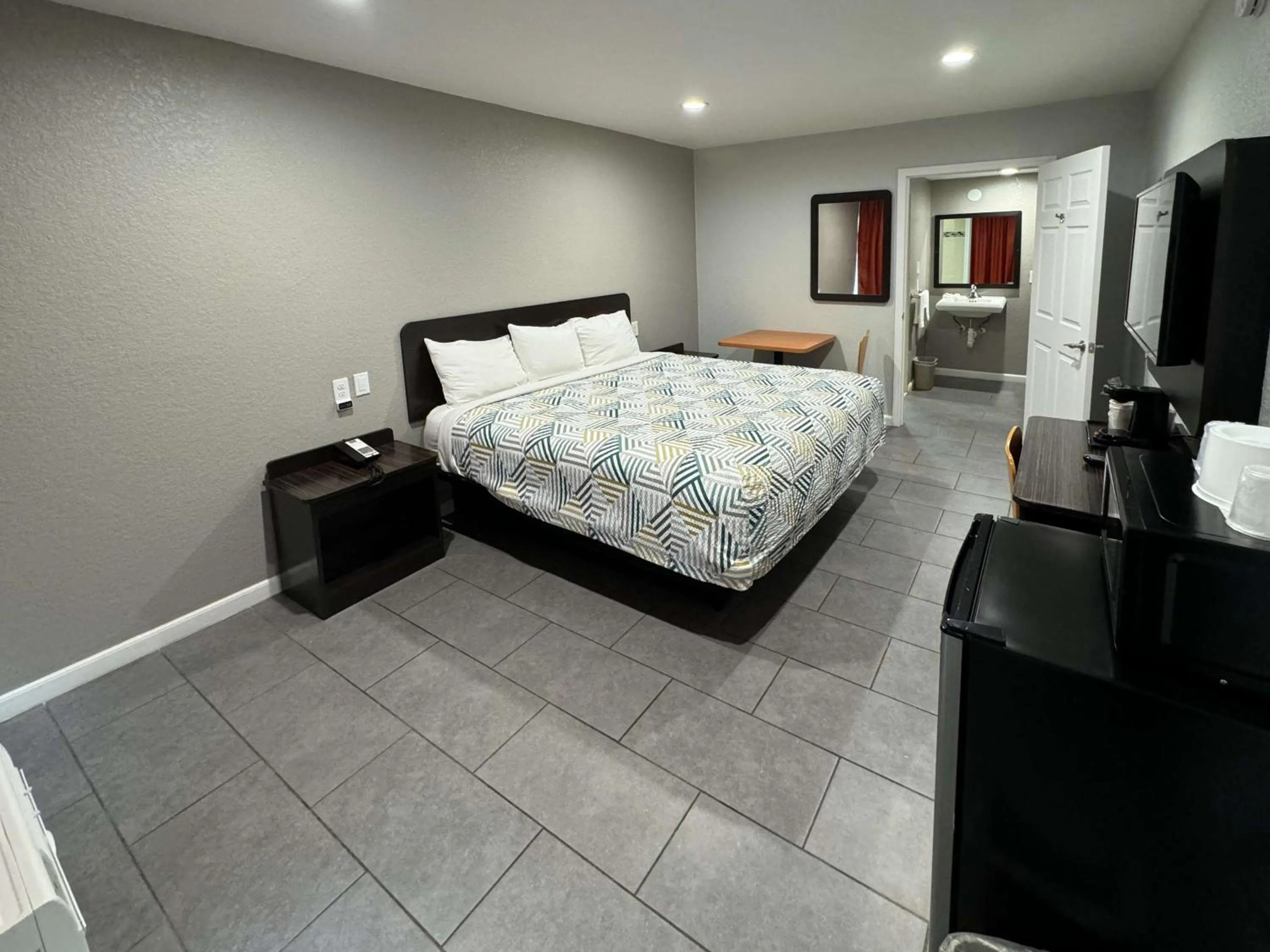 Bedroom, Bed in Motel 6 Englewood, FL