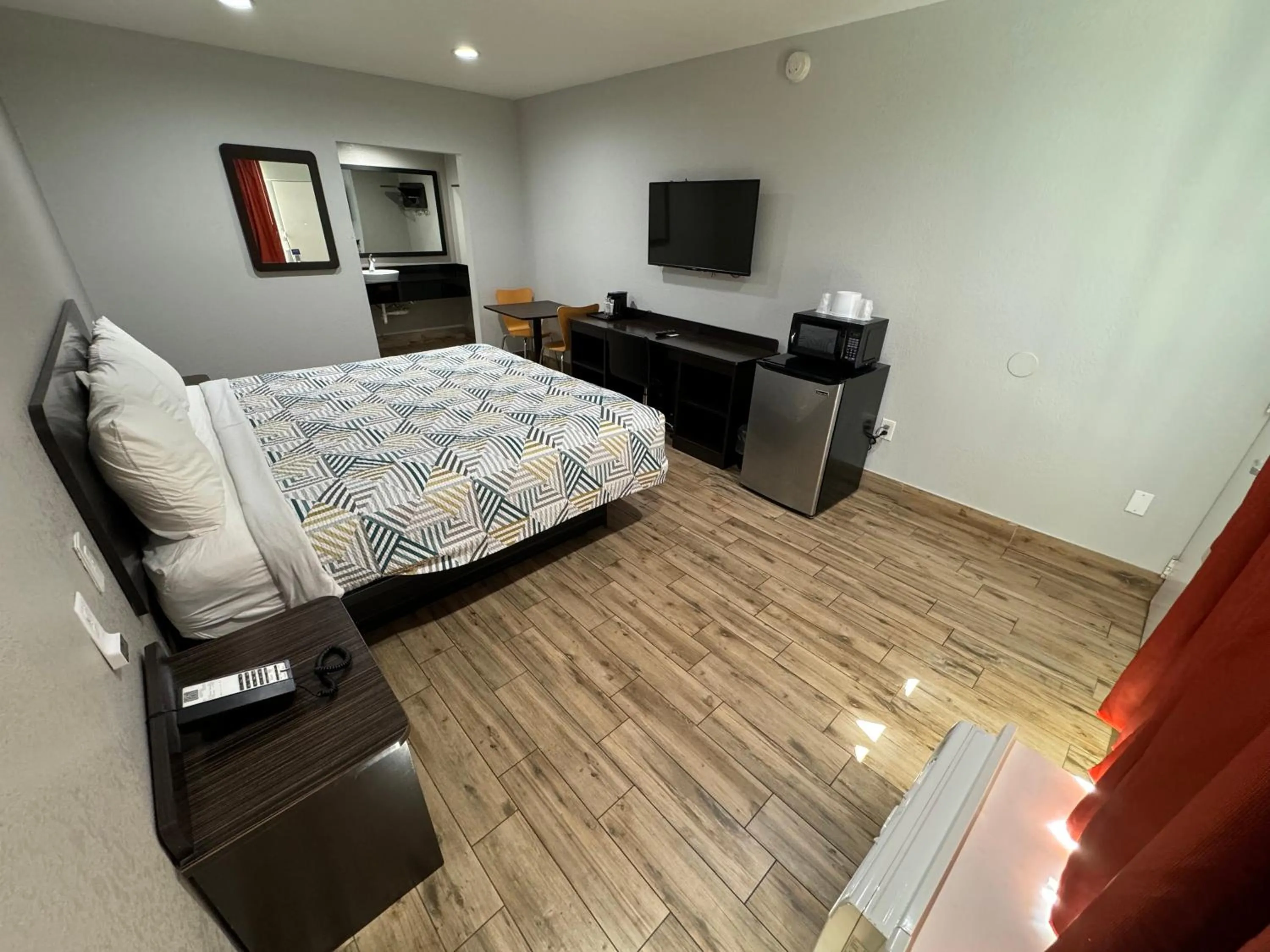 Photo of the whole room, Bed in Motel 6 Englewood, FL