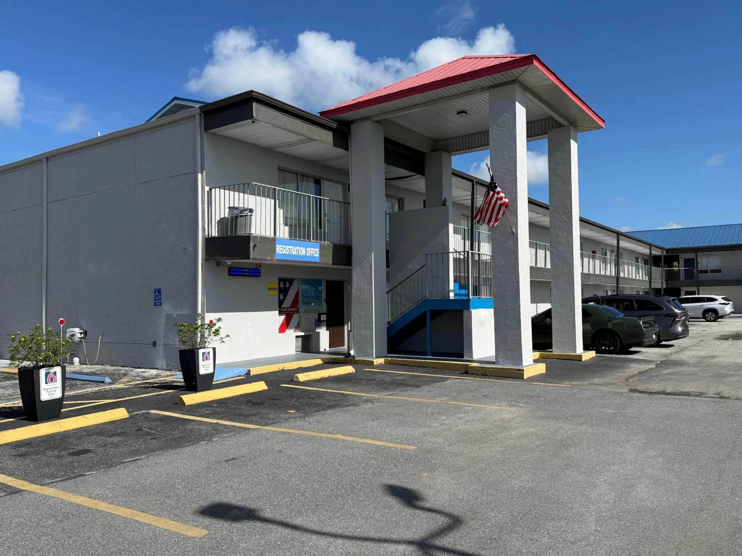 Property building in Motel 6 Englewood, FL
